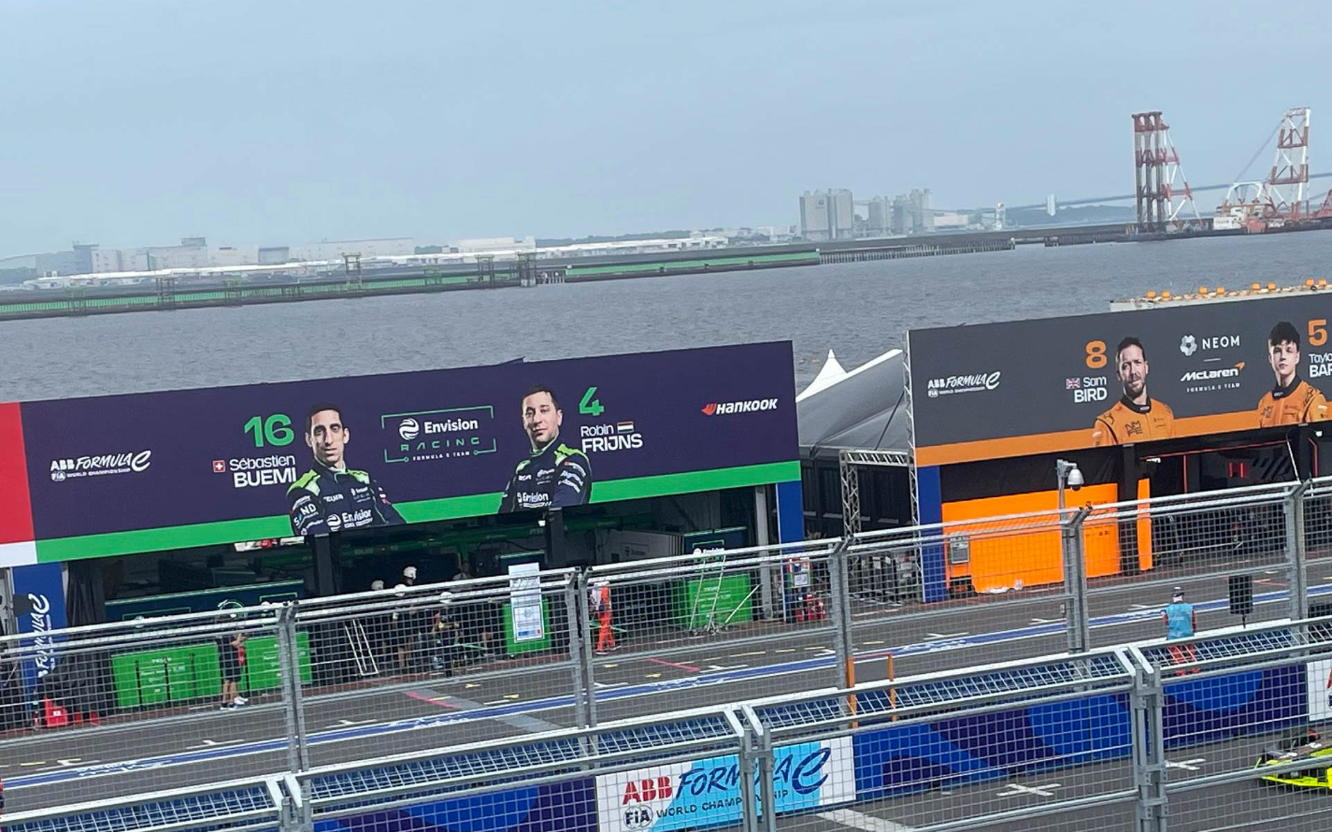 Envision Racingから参加していたセバンチャン・ブエミ選手。TOYOTA GAZOO RacingでのWECの活躍は記憶に残る。隣のマクラーレンのサム・バード選手は初めて見た香港E-Prixでの躍動が印象深い。巧がたくさんです