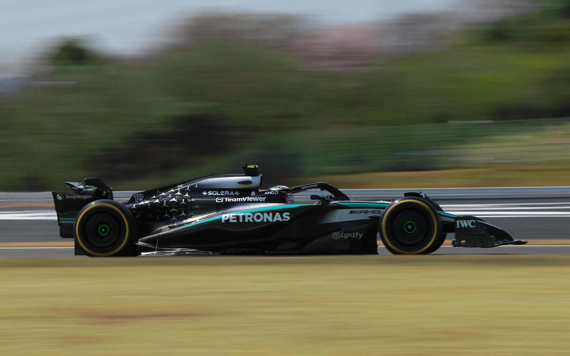 焦点距離92mm（APS-C、35mm判換算は1.6倍 以下同）、シャッター速度1/125秒で撮影