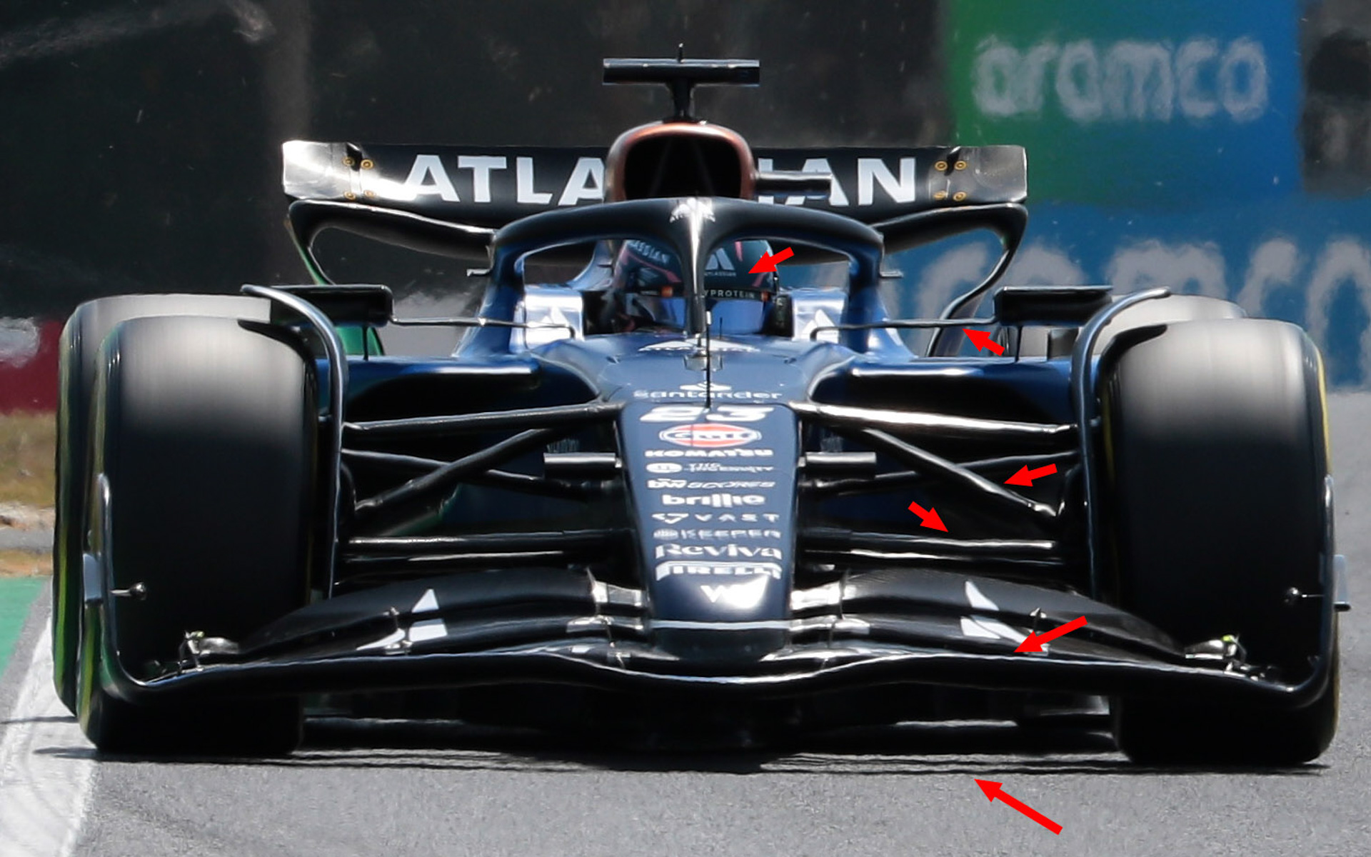 元画像のマシン部分をトリミング。陽炎の影響で空気がゆらぎ、被写体が歪んで写る