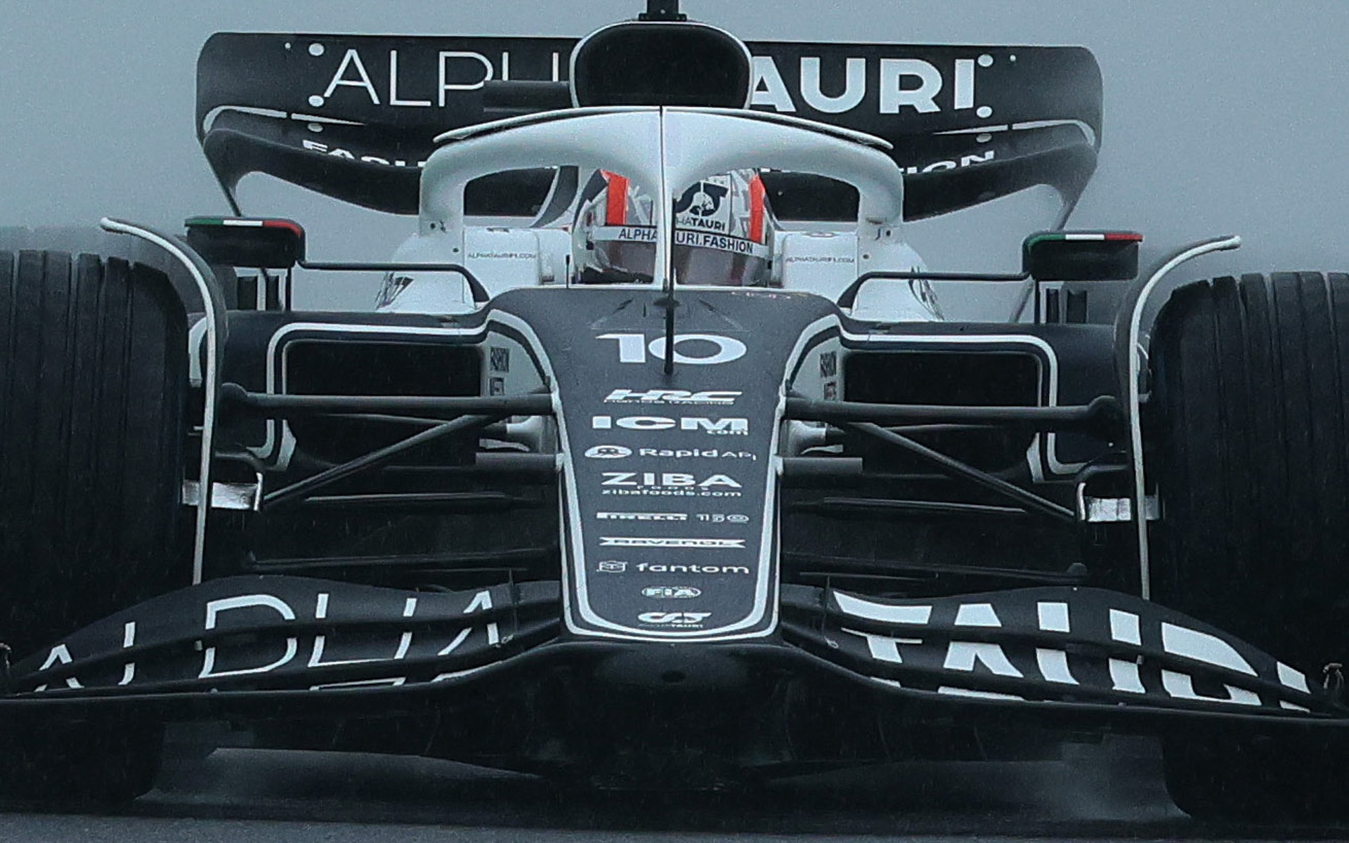 2022年、スプーン進入を正面から撮影