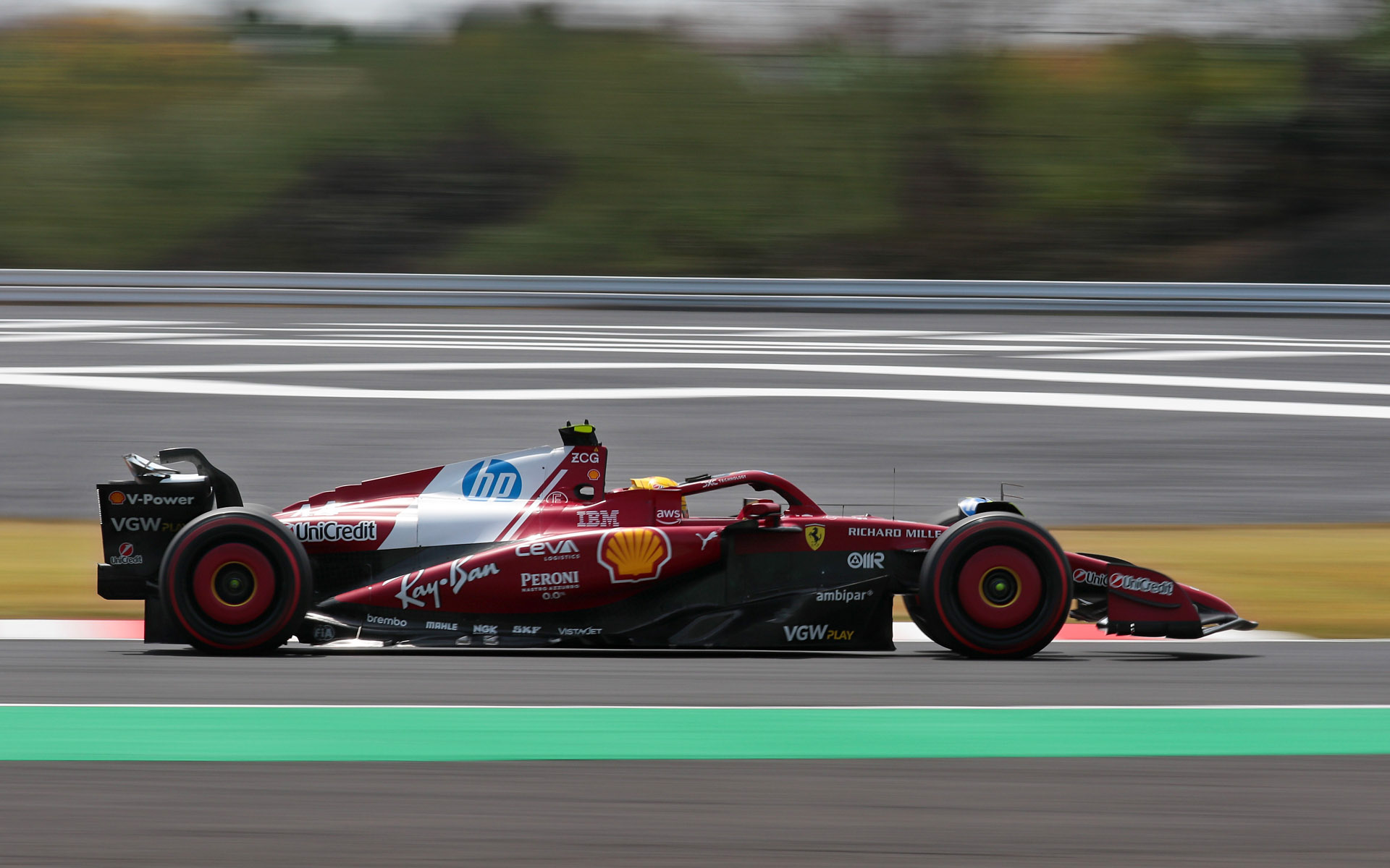 焦点距離100mm、シャッター速度1/100秒で撮影