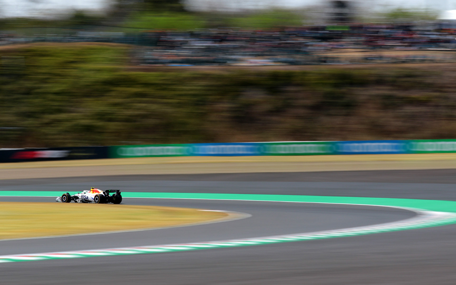 焦点距離100mm、シャッター速度1/15秒で撮影