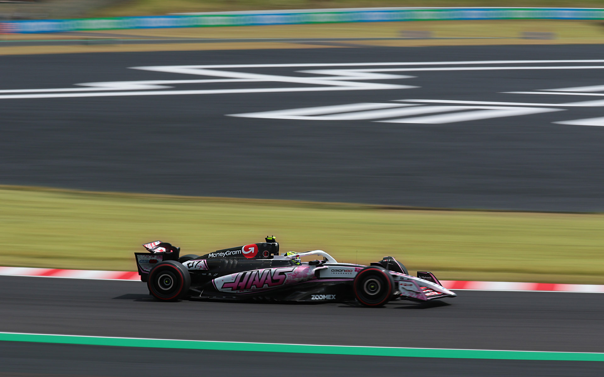 焦点距離100mm、シャッター速度1/40秒で撮影