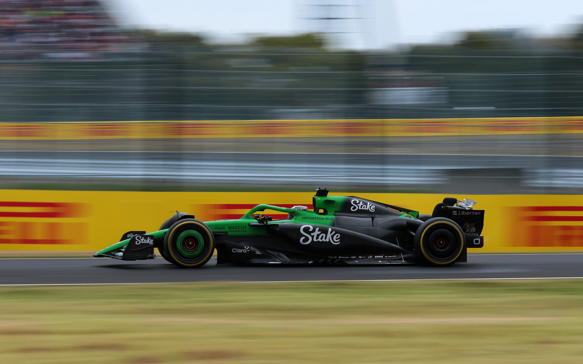 焦点距離142mm、シャッター速度1/100秒で撮影