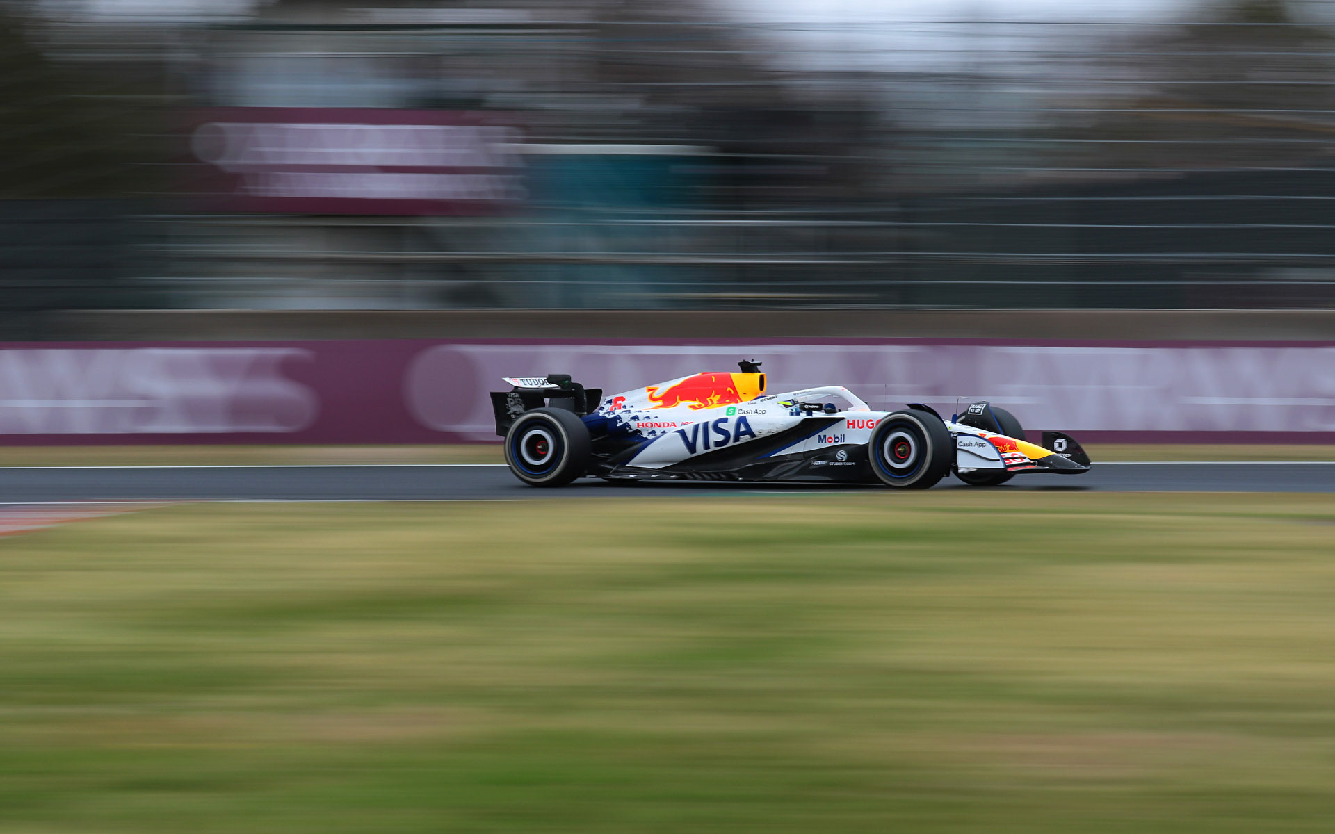 焦点距離100mm、シャッター速度1/15秒で撮影