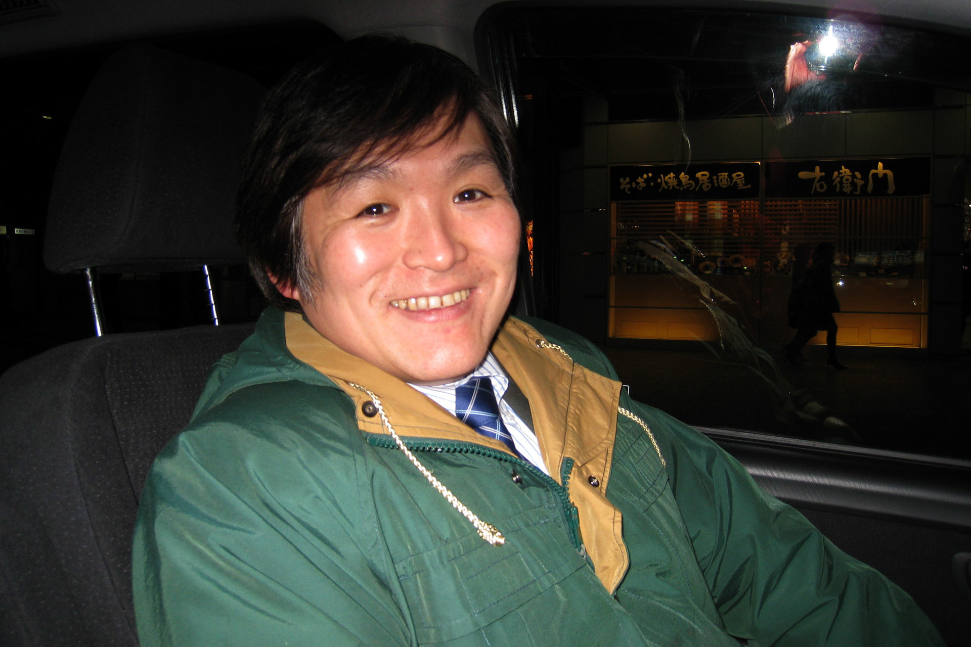 初めて会った日、名古屋駅でクルマを降りる直前に撮らせてもらった1枚