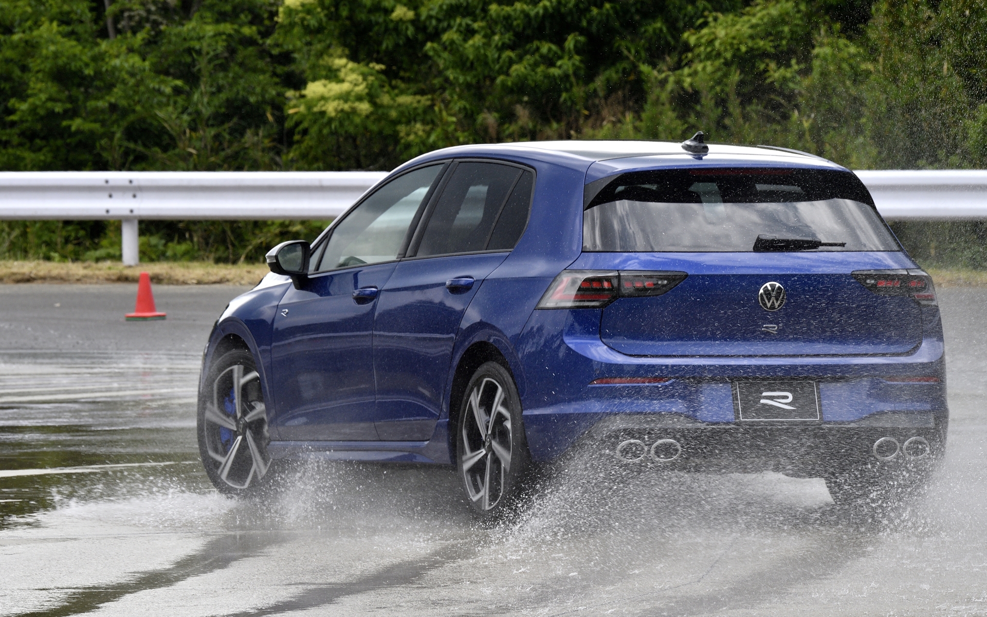 8.5世代になり4MOTIONはさらに制御が洗練されている