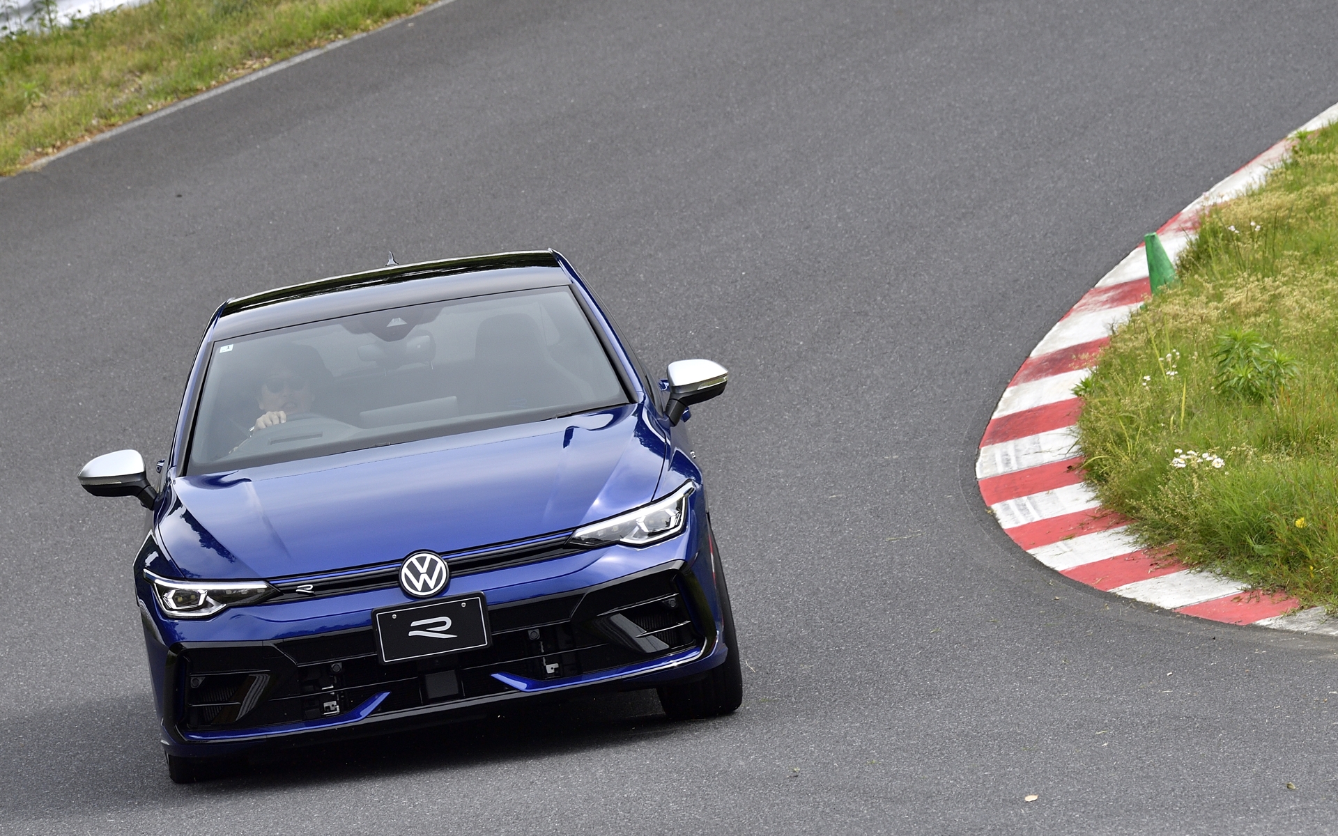 新型4MOTIONは旋回中からアクセルを踏んでいける！