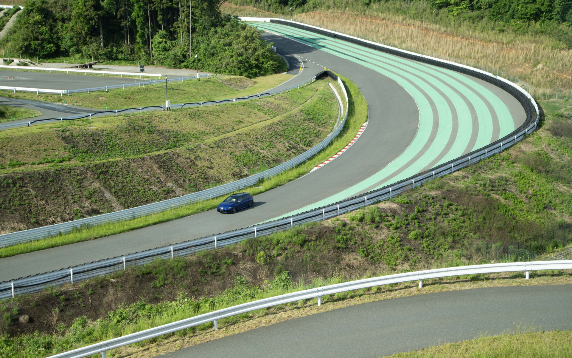 PEC東京にはアップダウンのある1周約2.1kmのテストコースがある