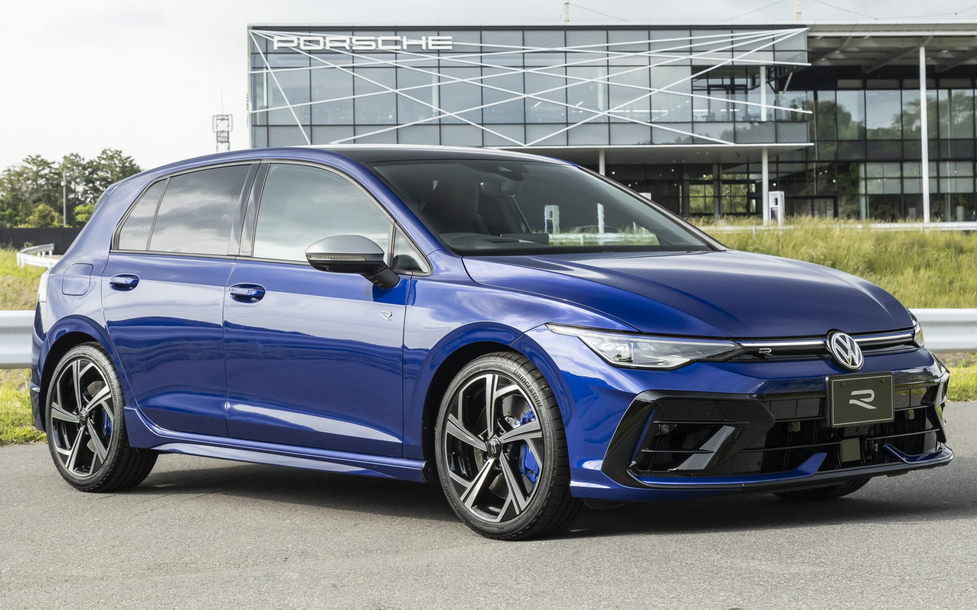 新型ゴルフRのボディサイズは4295×1790×1460mm（全長×全幅×全高）、ホイールベースは2620mm