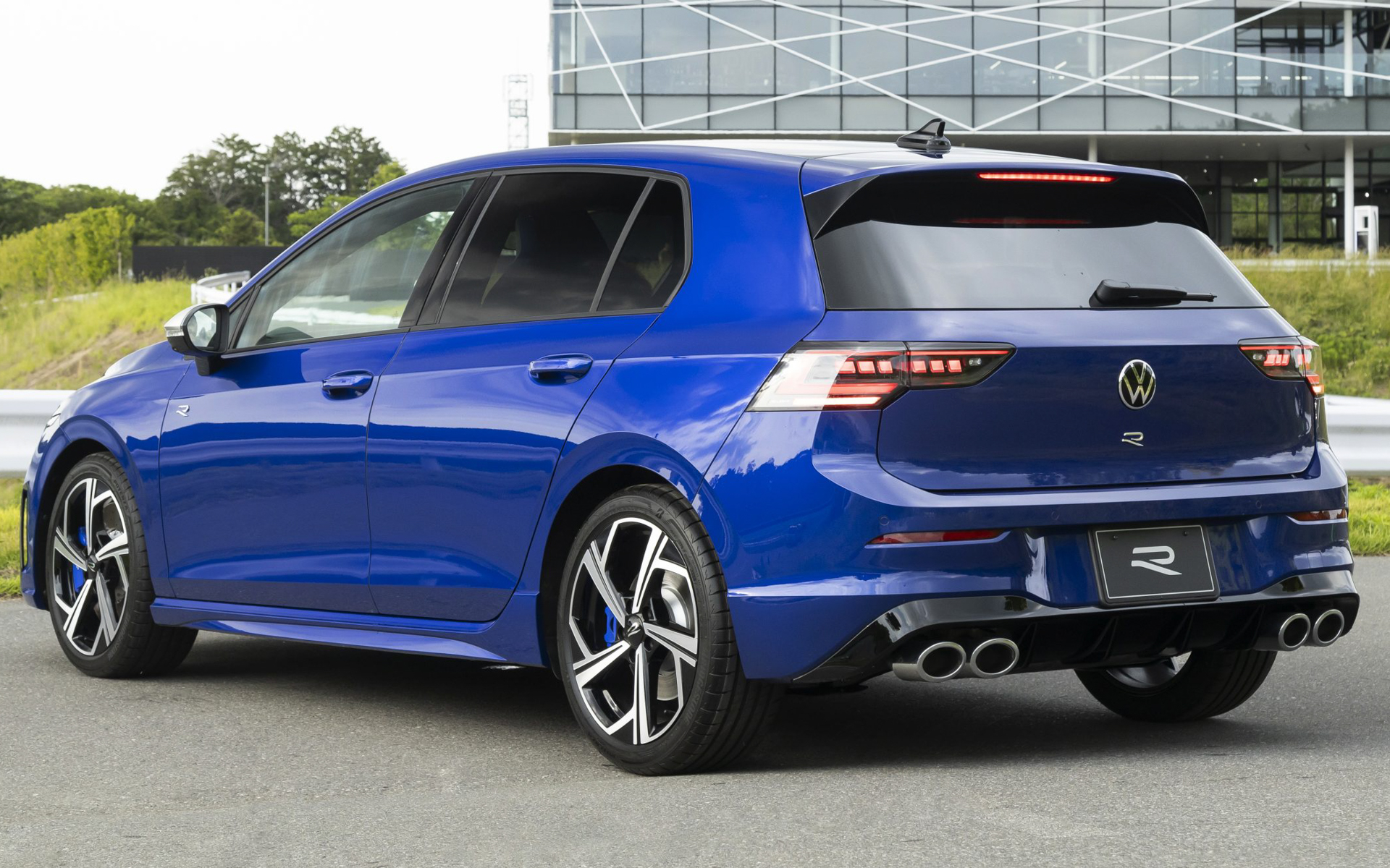 新型ゴルフRのボディサイズは4295×1790×1460mm（全長×全幅×全高）、ホイールベースは2620mm