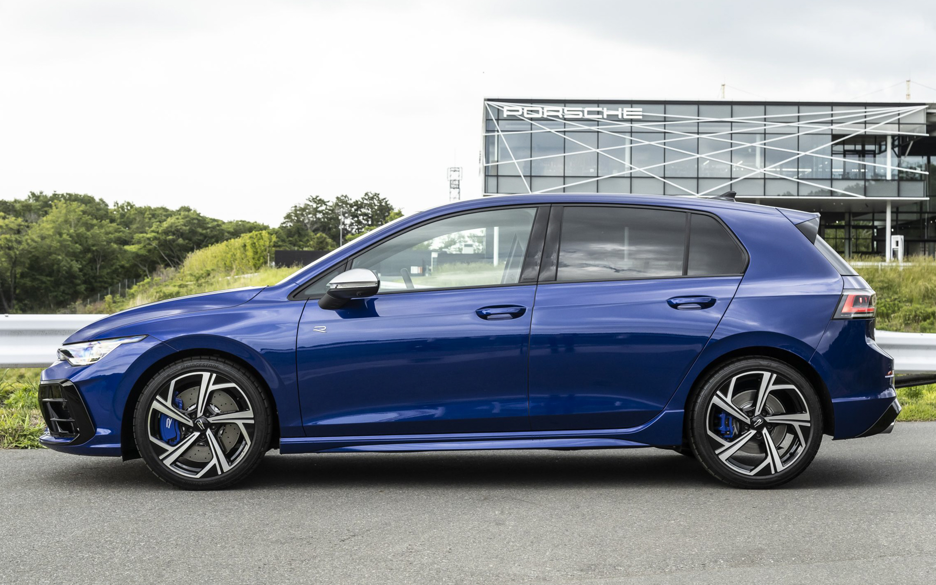 新型ゴルフRのボディサイズは4295×1790×1460mm（全長×全幅×全高）、ホイールベースは2620mm