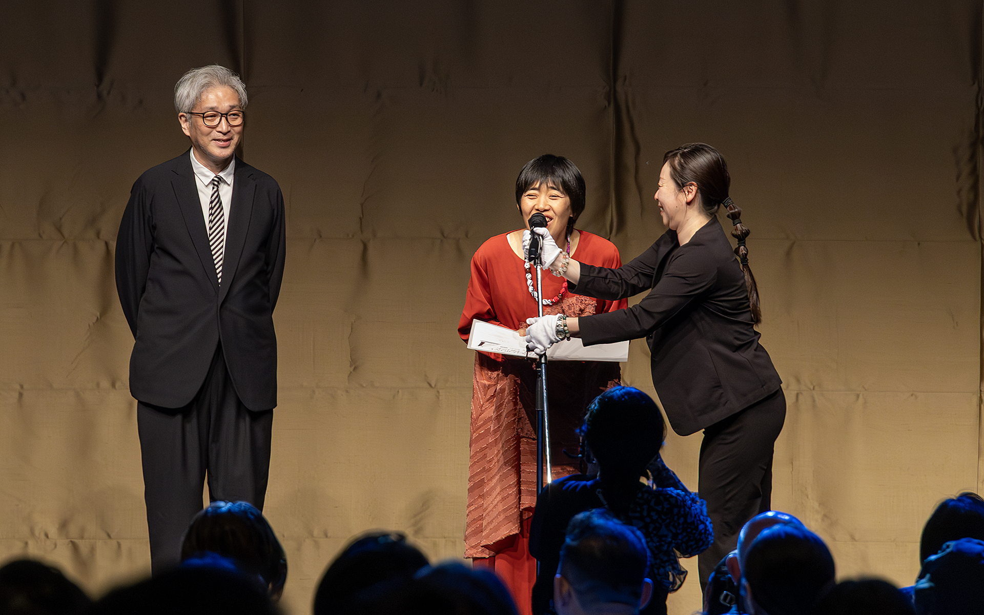 受賞者は吉川真実氏