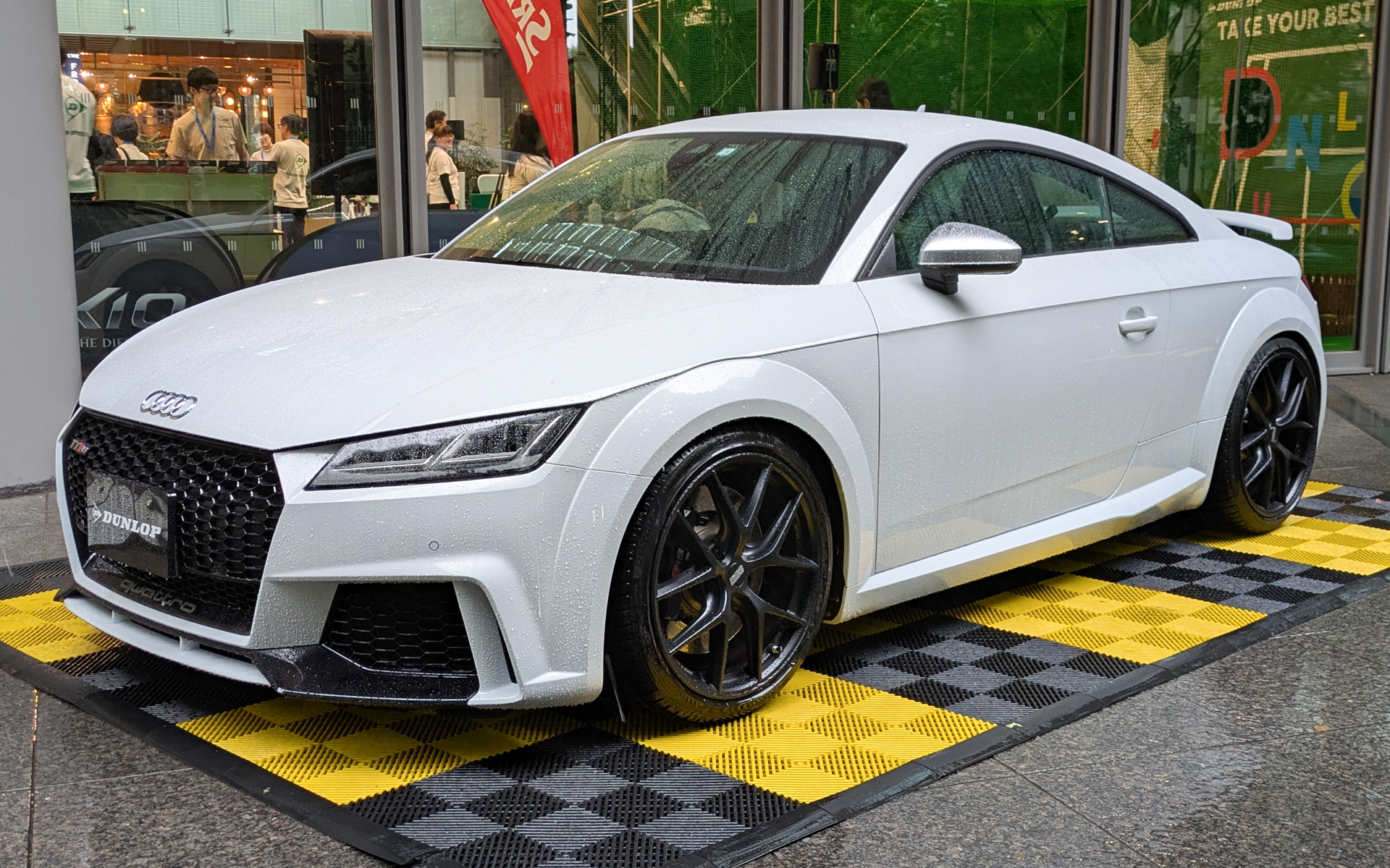 アウディ「TT」は次世代オールシーズンタイヤ「シンクロウェザー」を履く