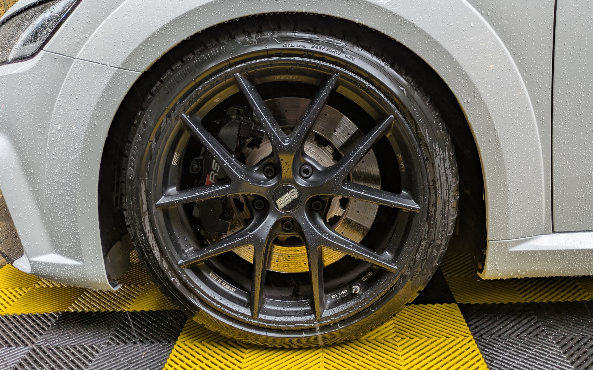 アウディ「TT」は次世代オールシーズンタイヤ「シンクロウェザー」を履く