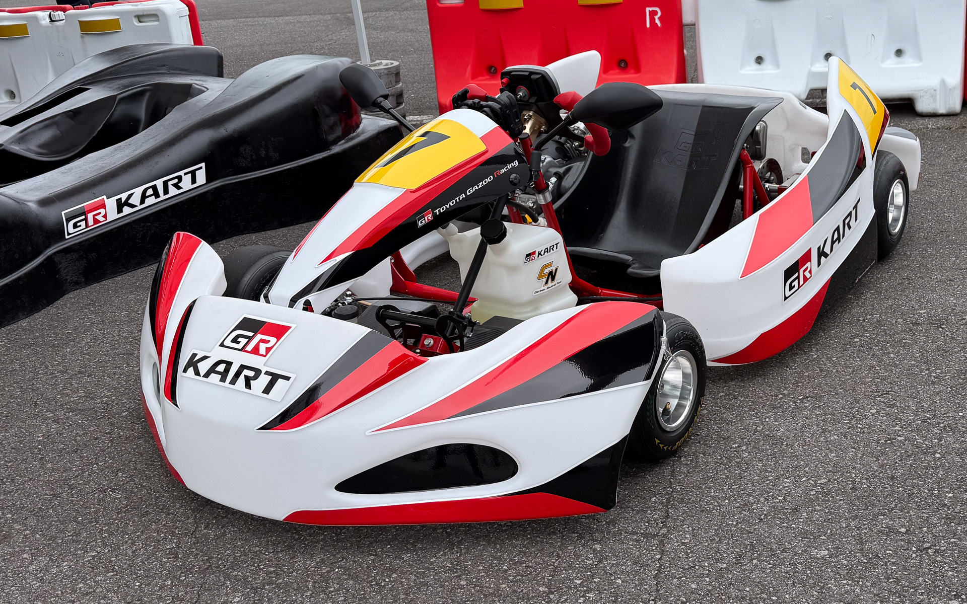 GRカート。GRならではのカラーリングが施されていた