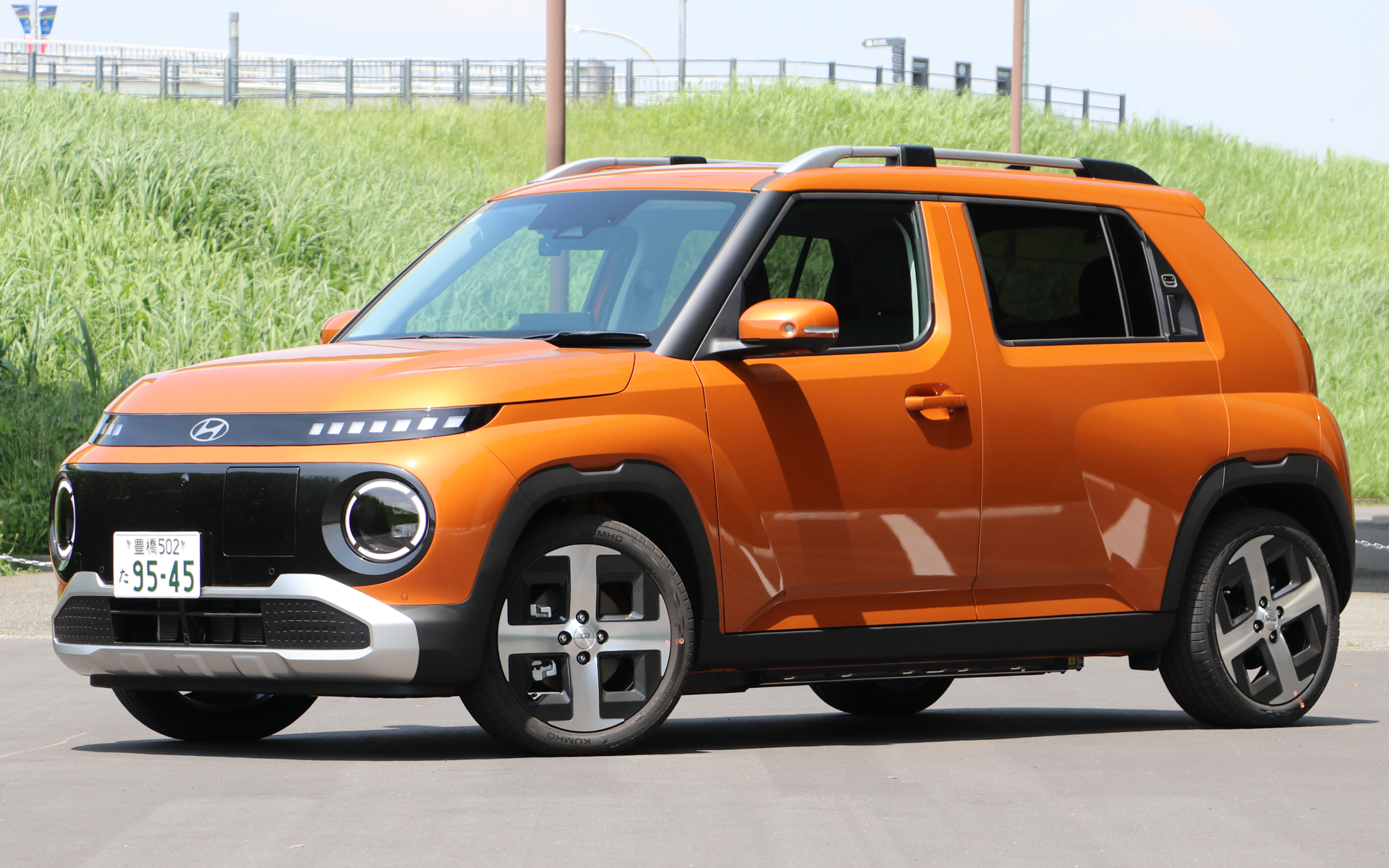 試乗車はインスターのLoungeグレード。ボディカラーはシエナオレンジメタリック