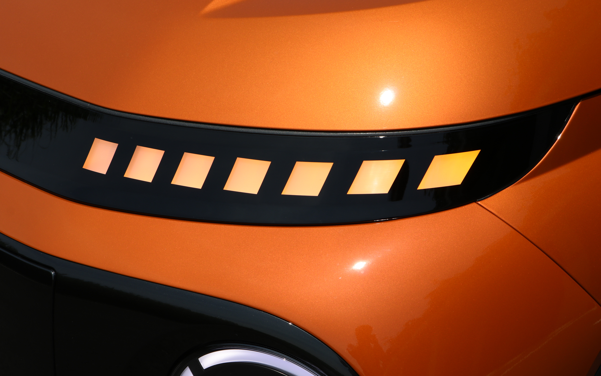 ウィンカーはヒョンデの特徴の1つであるピクセル（四角）デザイン