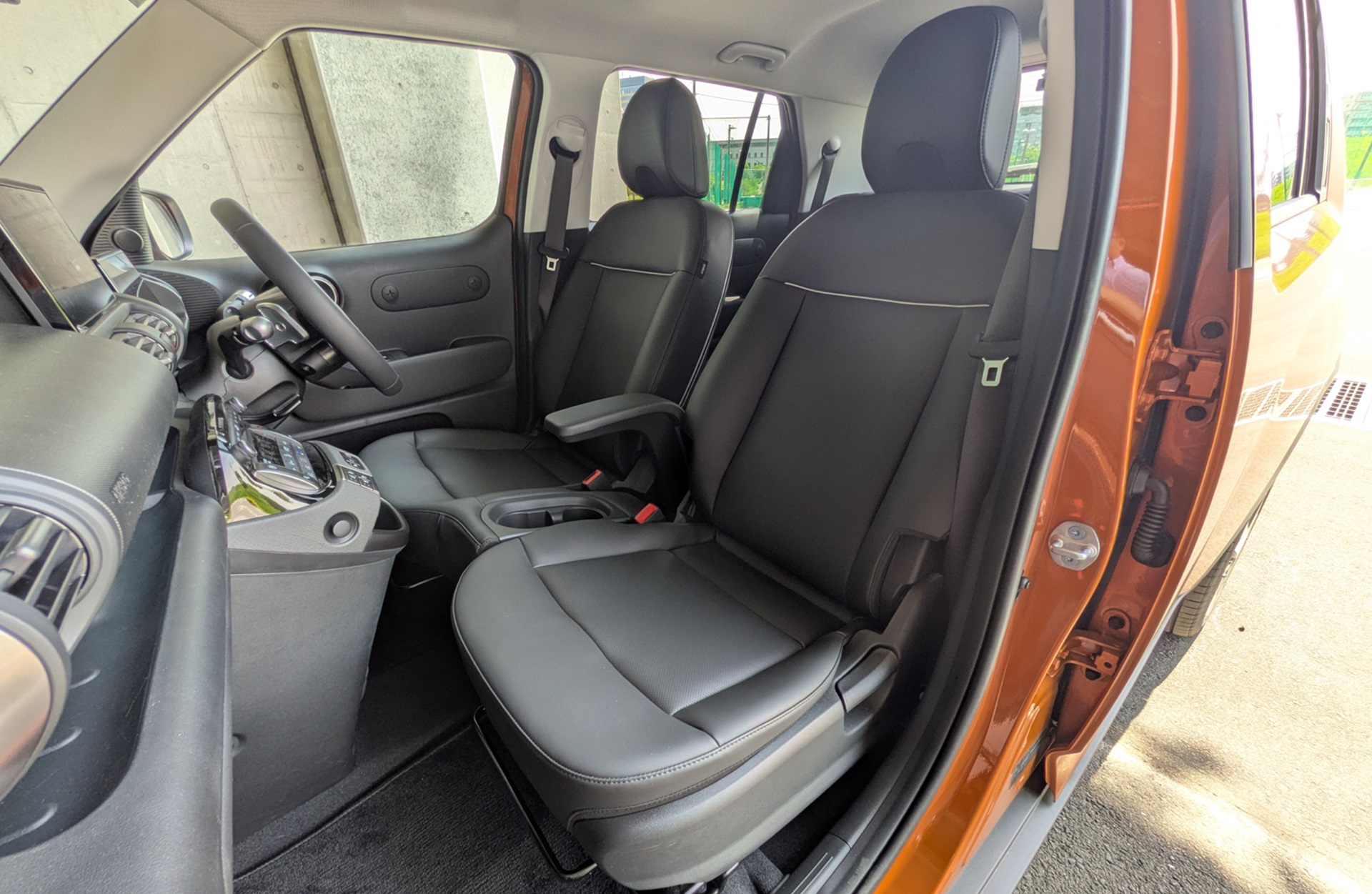 前席にはヒーター（Casualは除く）だけでなく、ベンチレーション（Loungeのみ）も搭載する