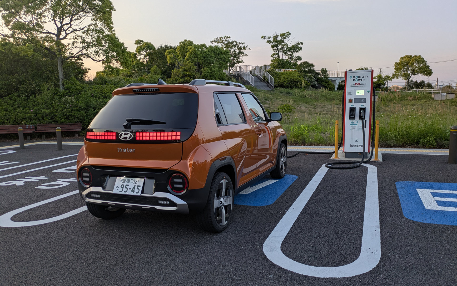 必ずしも30分充電する必要はない。トイレ休憩などの際に立ち寄ったところで5分でも10分でも急速充電器が空いているなら活用すればいいことが分かった