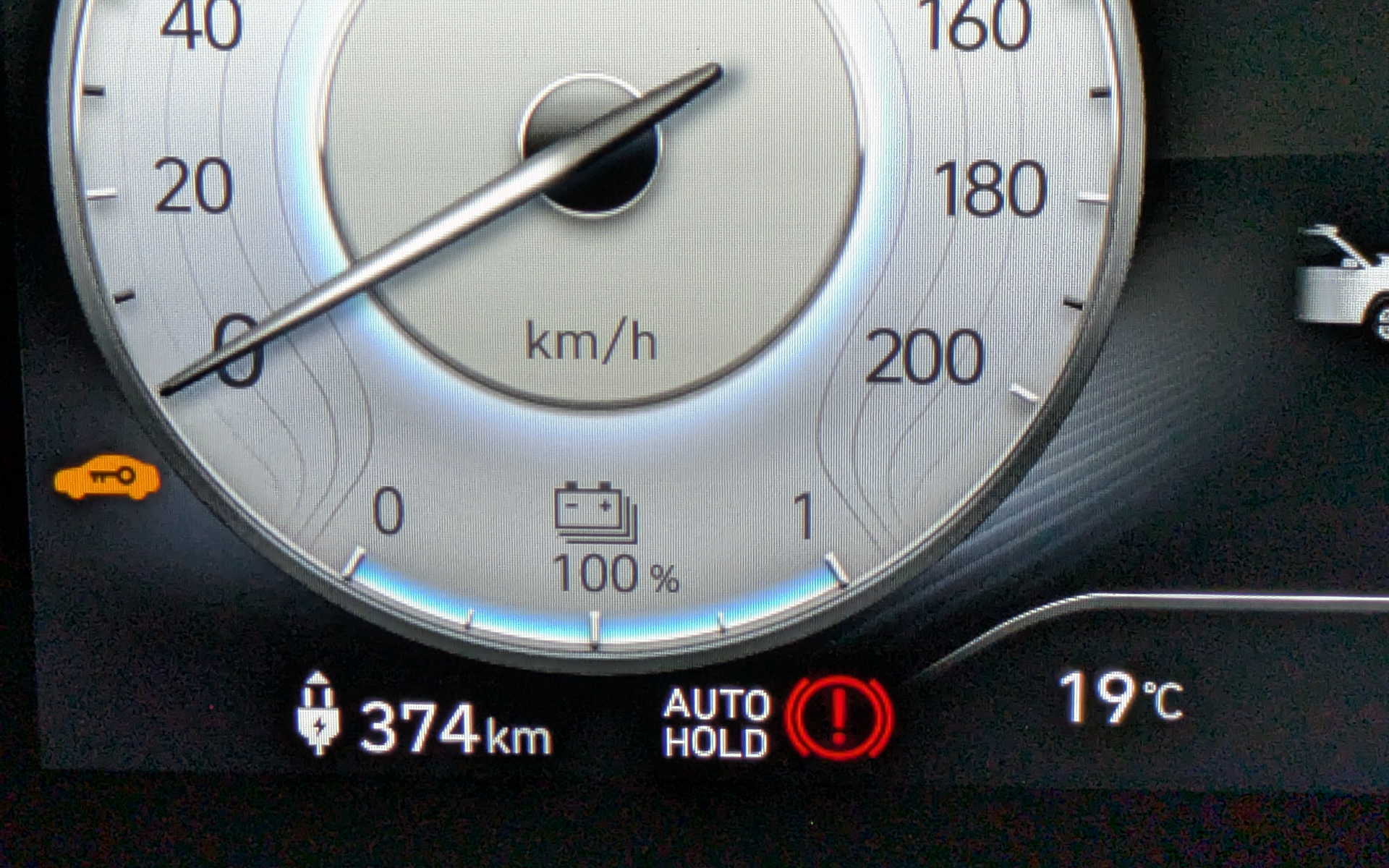 宿泊先の普通充電で翌朝には100％まで充電できていた。なお、宿によって充電設備の予約の可不可が異なるので、事前に確認することをオススメする