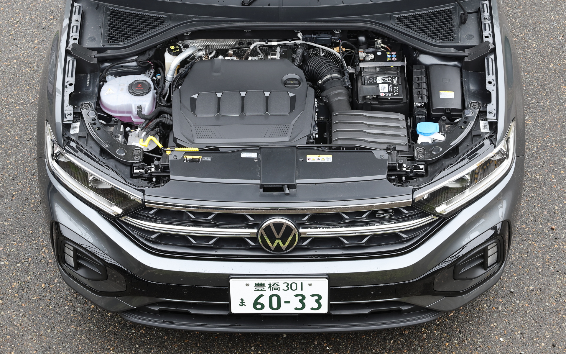 ツインドージングシステムを採用した最新の直列4気筒DOHC 2.0リッターディーゼルターボエンジン。往路で使用したゴルフTDIとともに最高出力は110kW（150PS）/3000-4200rpm、最大トルクは360Nm（36.7kgfm）/1600-2750rpmを発生。WLTCモード燃費はゴルフTDIが20.8km/L、T-Rocが17.0km/L