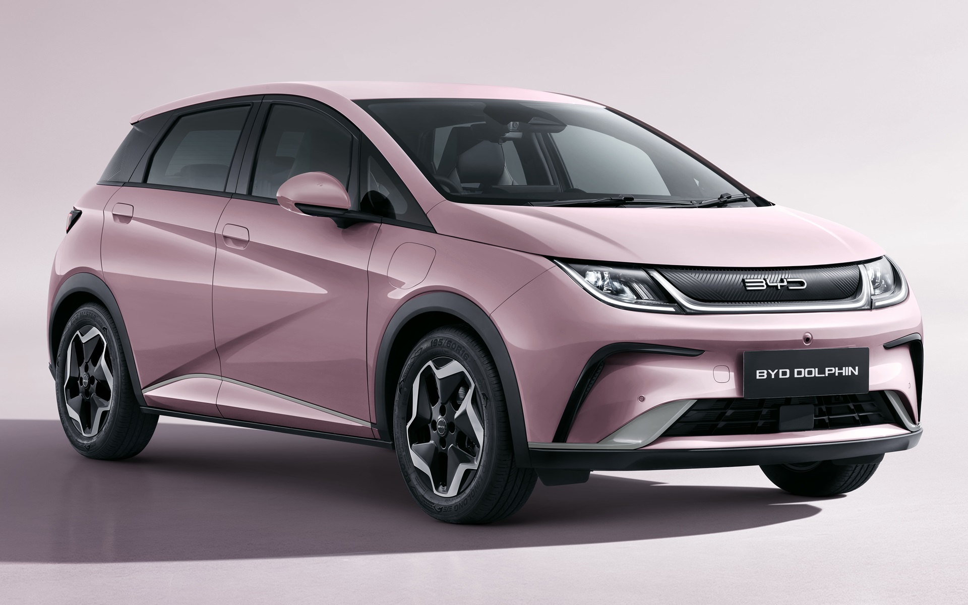 BYDの小型ハッチバックEV「ドルフィン」から、特別限定車「グレイトフルピンク」が登場