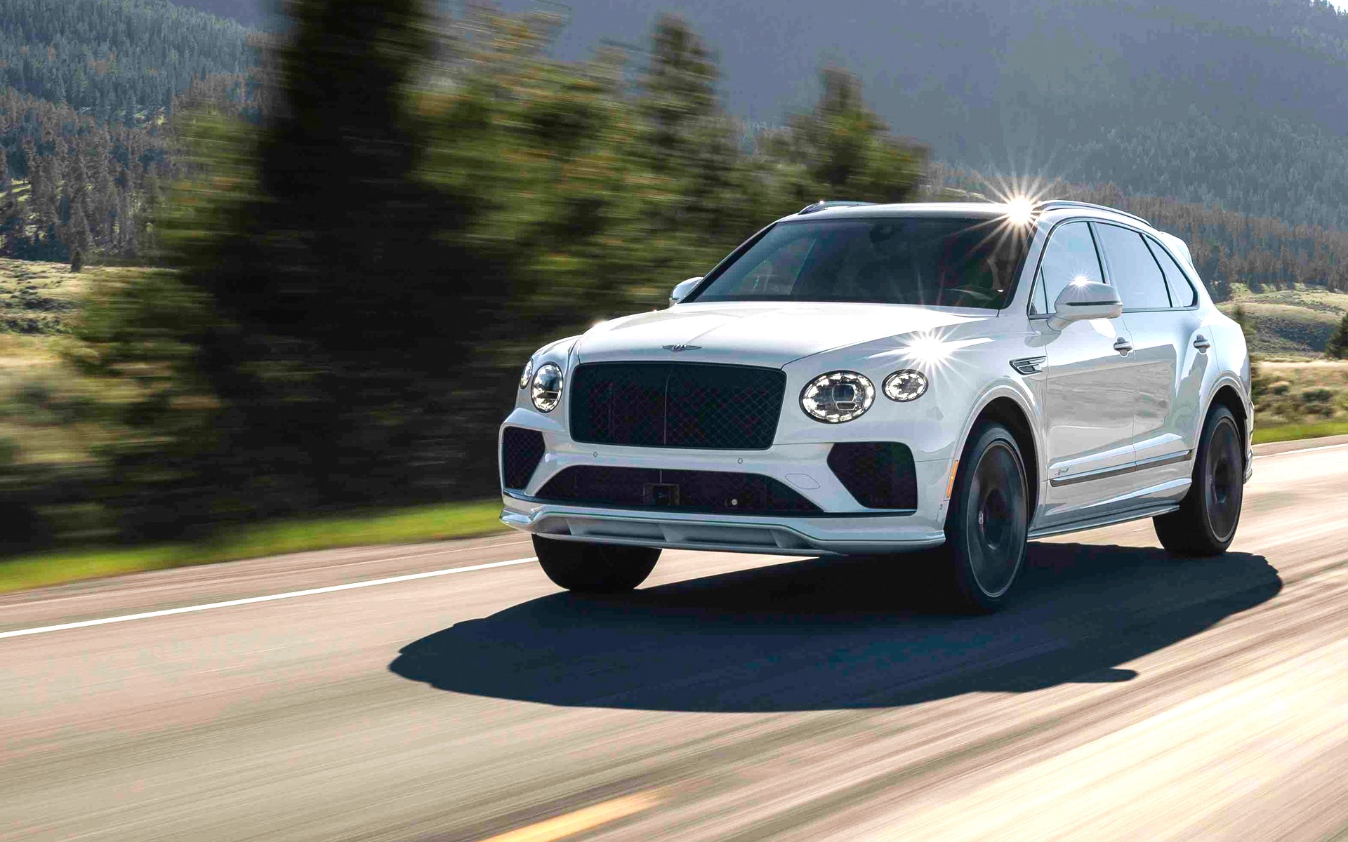 ベントレーがベンテイガ史上最もパワフルでダイナミックなモデル「ベンテイガ スピード」を発表した