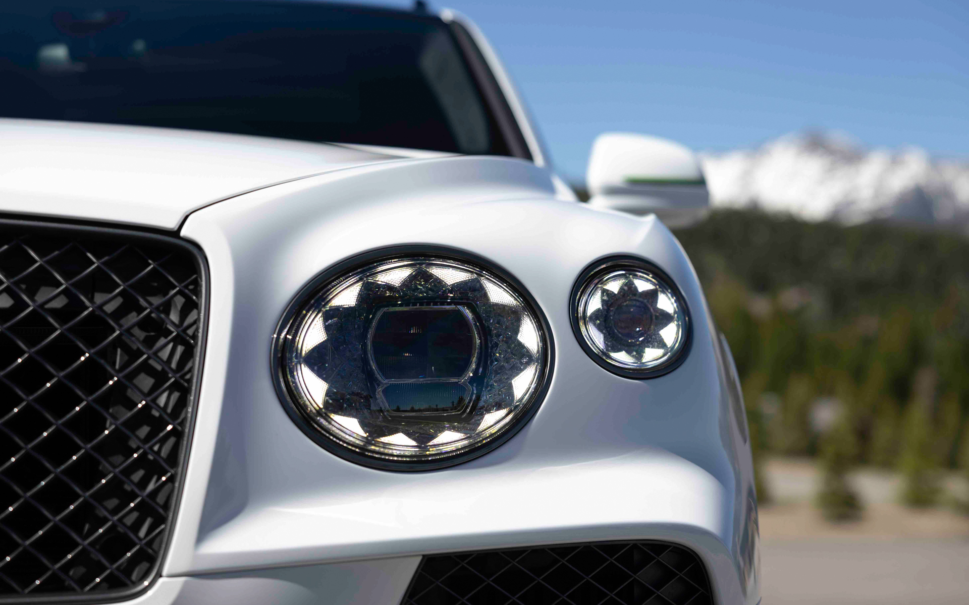 スピード専用デザインのヘッドライト