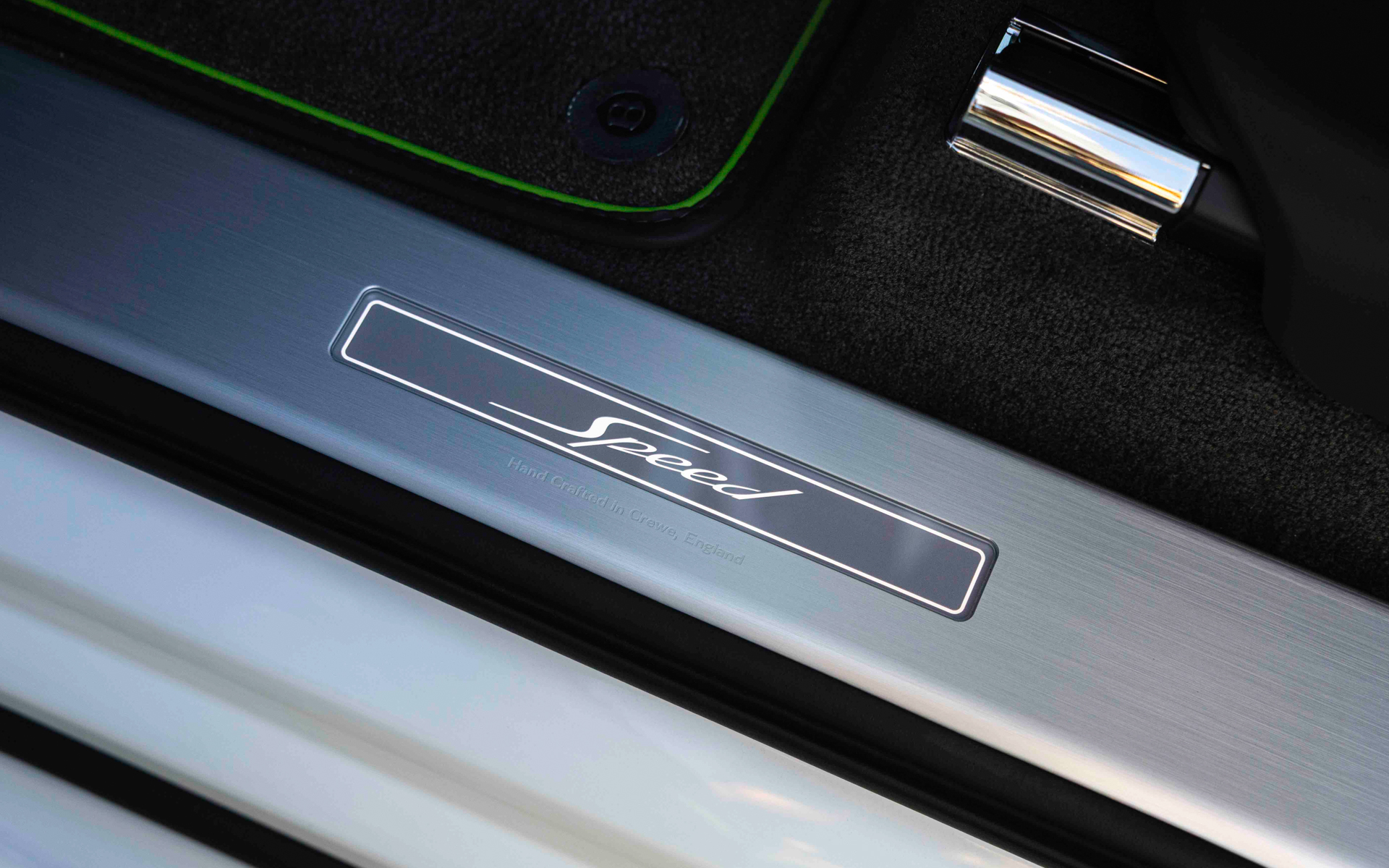 助手席側フェイシアおよびドアシルプレートにはSpeedバッヂがあしらわれる