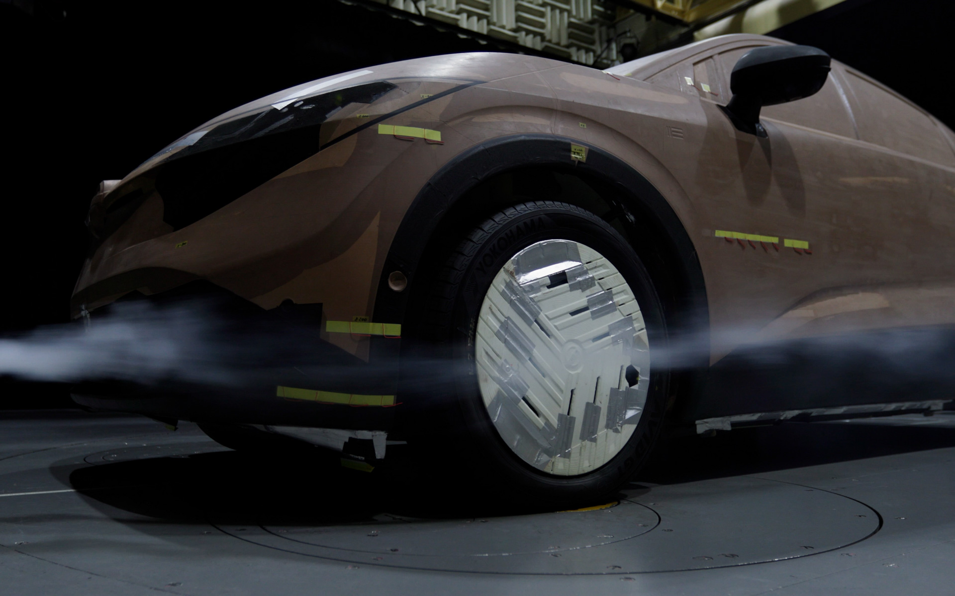 欧州仕様は、専用のホイールとドアミラーデザインを設定することで空気抵抗係数（Cd）0.25を達成