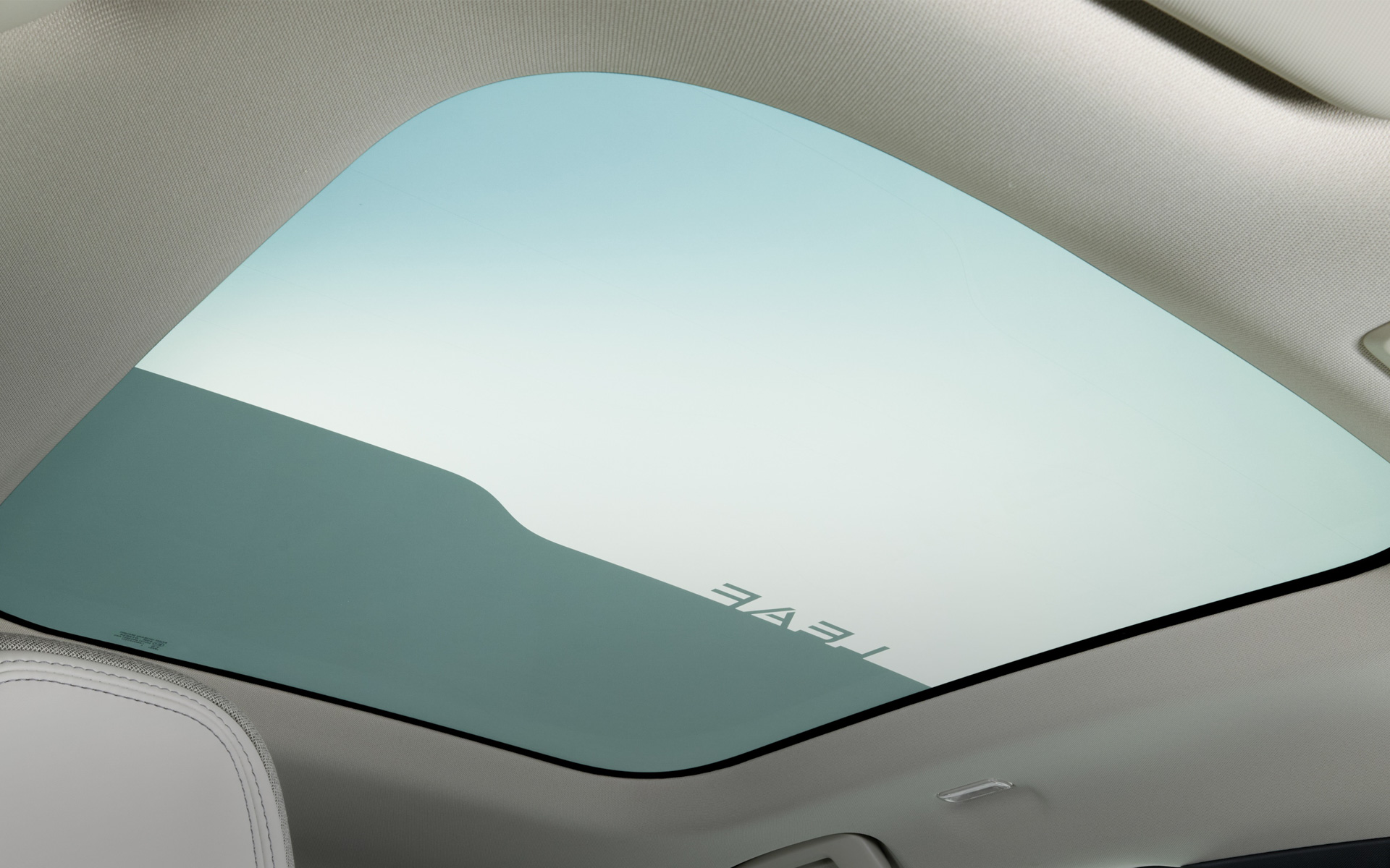 オプションの遮熱仕様の調光パノラミックガラスルーフ