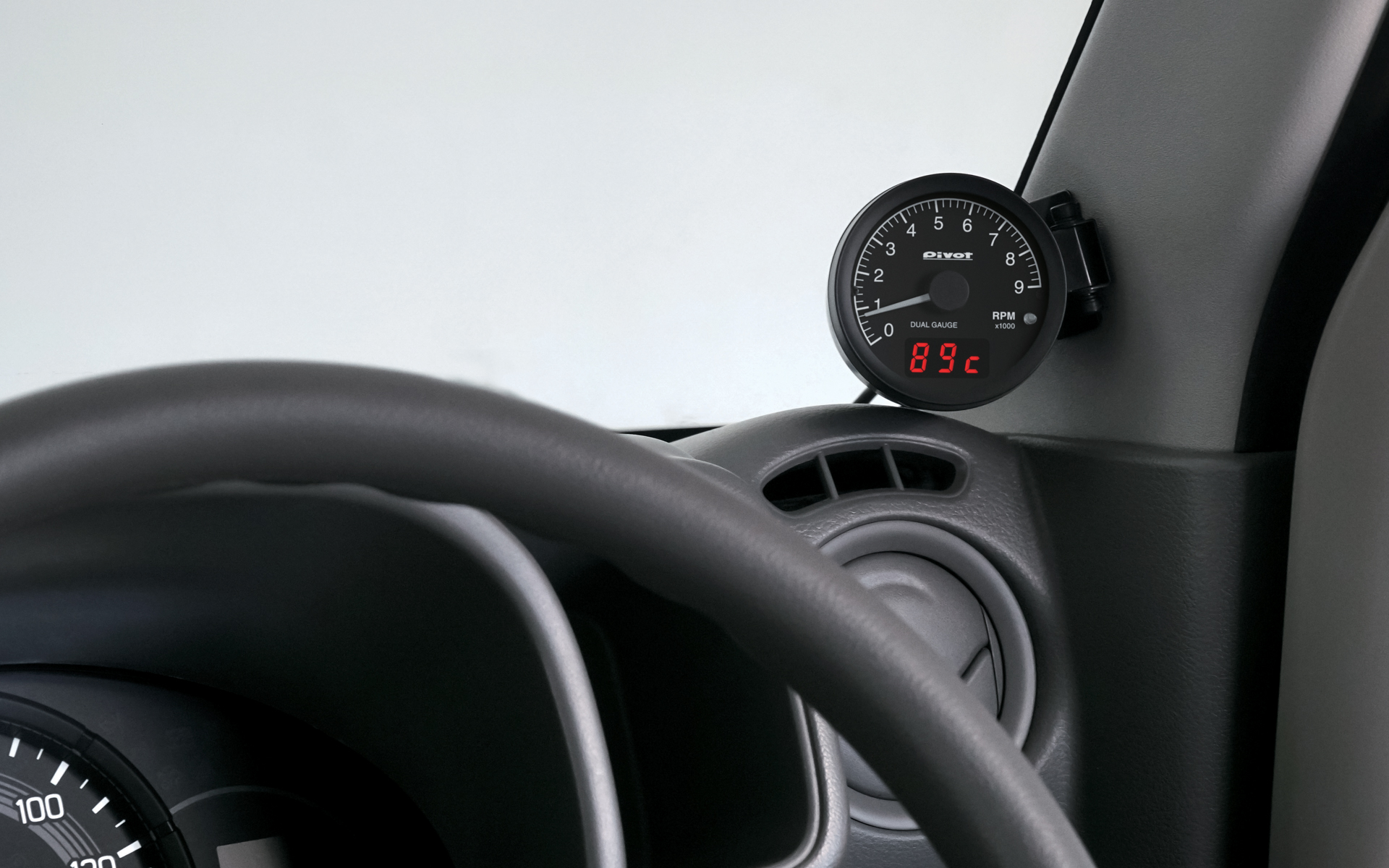 ピボットの「DUAL GAUGE RS」の新製品センサータイプのタコメーター「DRS-T」装着イメージ