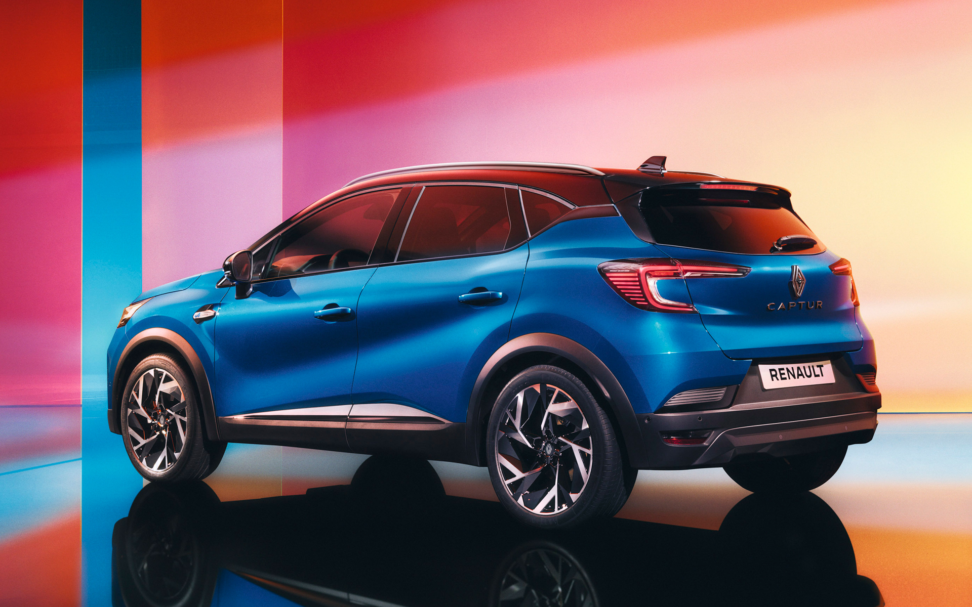 ボディサイズは4240×1795×1590mm（全長×全幅×全高）