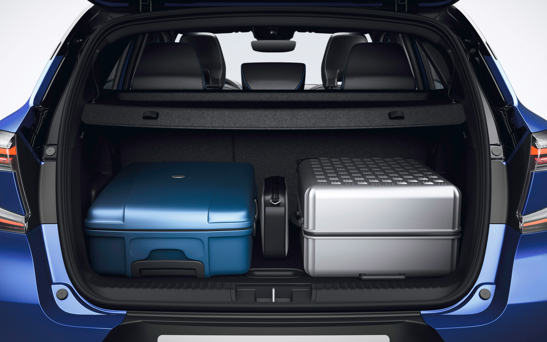 ラゲッジスペース容量は、マイルドハイブリッドは536L、フルハイブリッドのE-TECHは440L