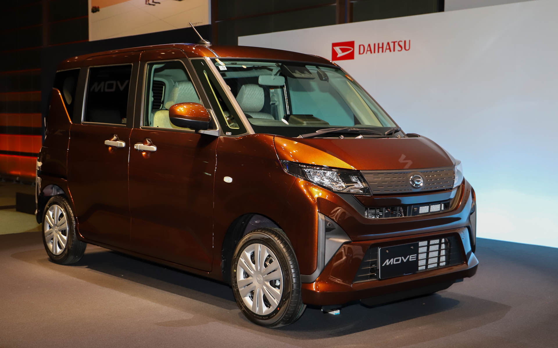 新型ムーヴ X（グレースブラウンクリスタルマイカ）