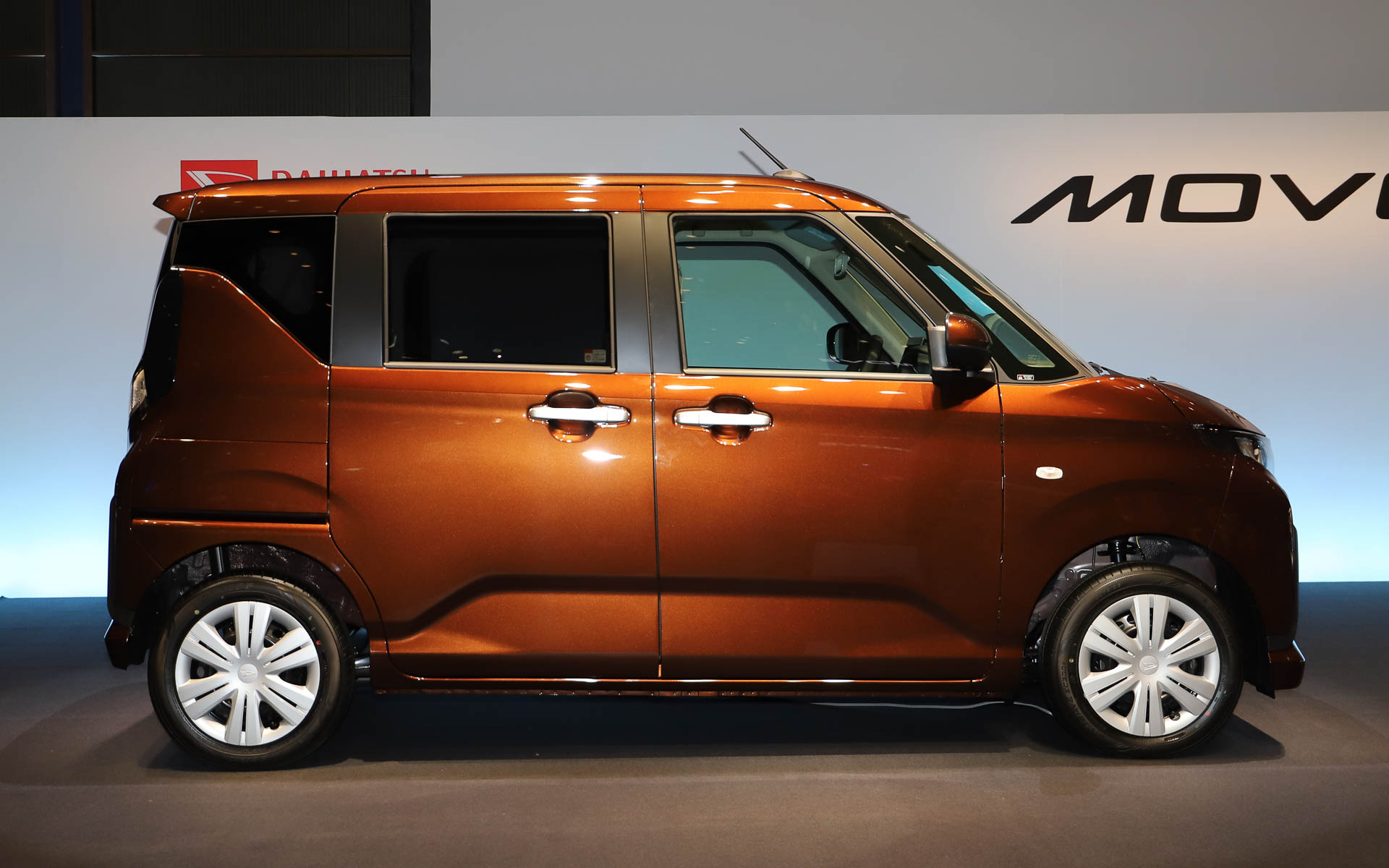 スライドドアを全車標準装備