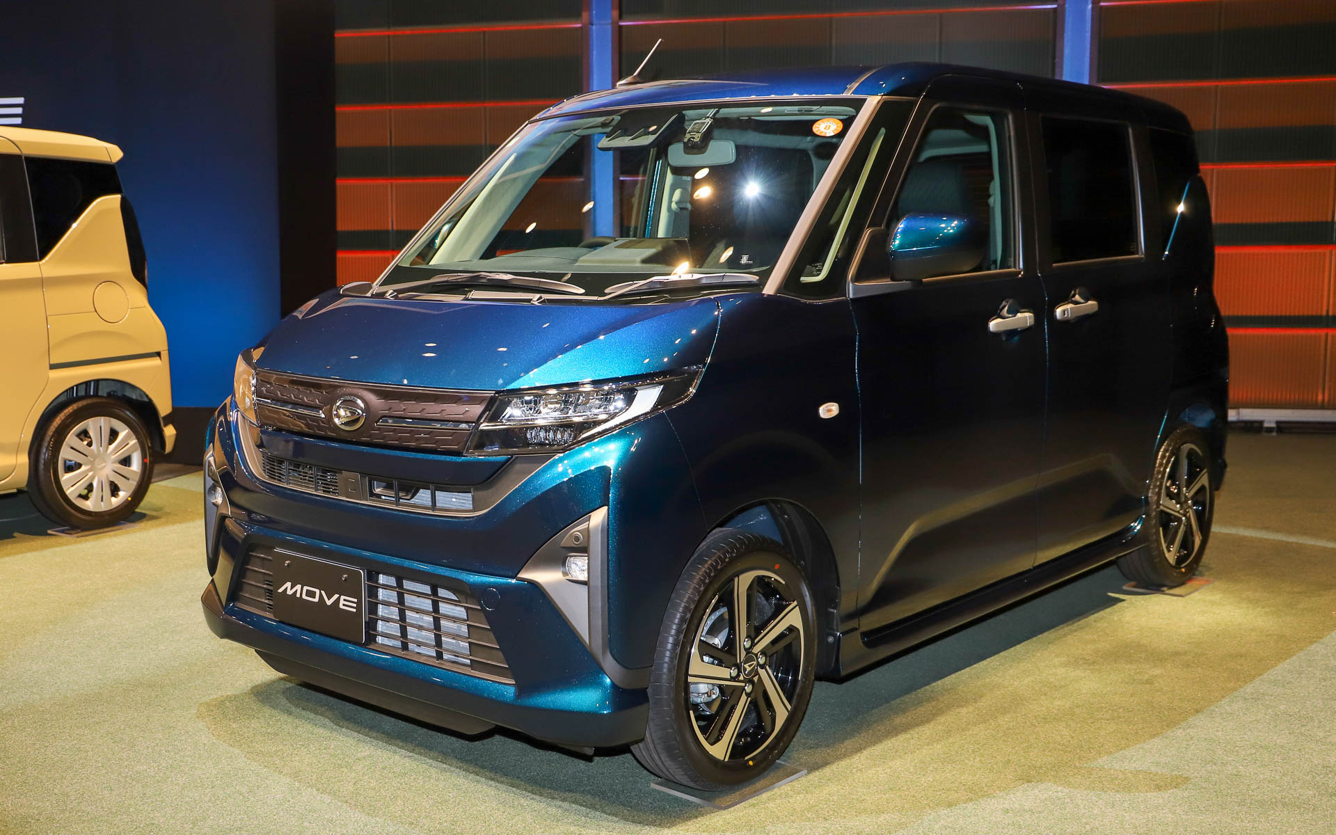 新型ムーヴ RS（レーザーブルークリスタルシャイン）