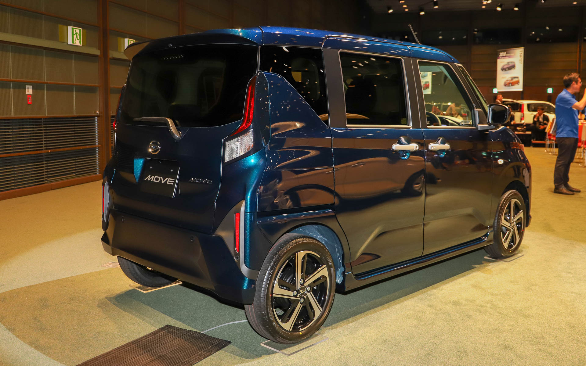 新型ムーヴ RS（レーザーブルークリスタルシャイン）