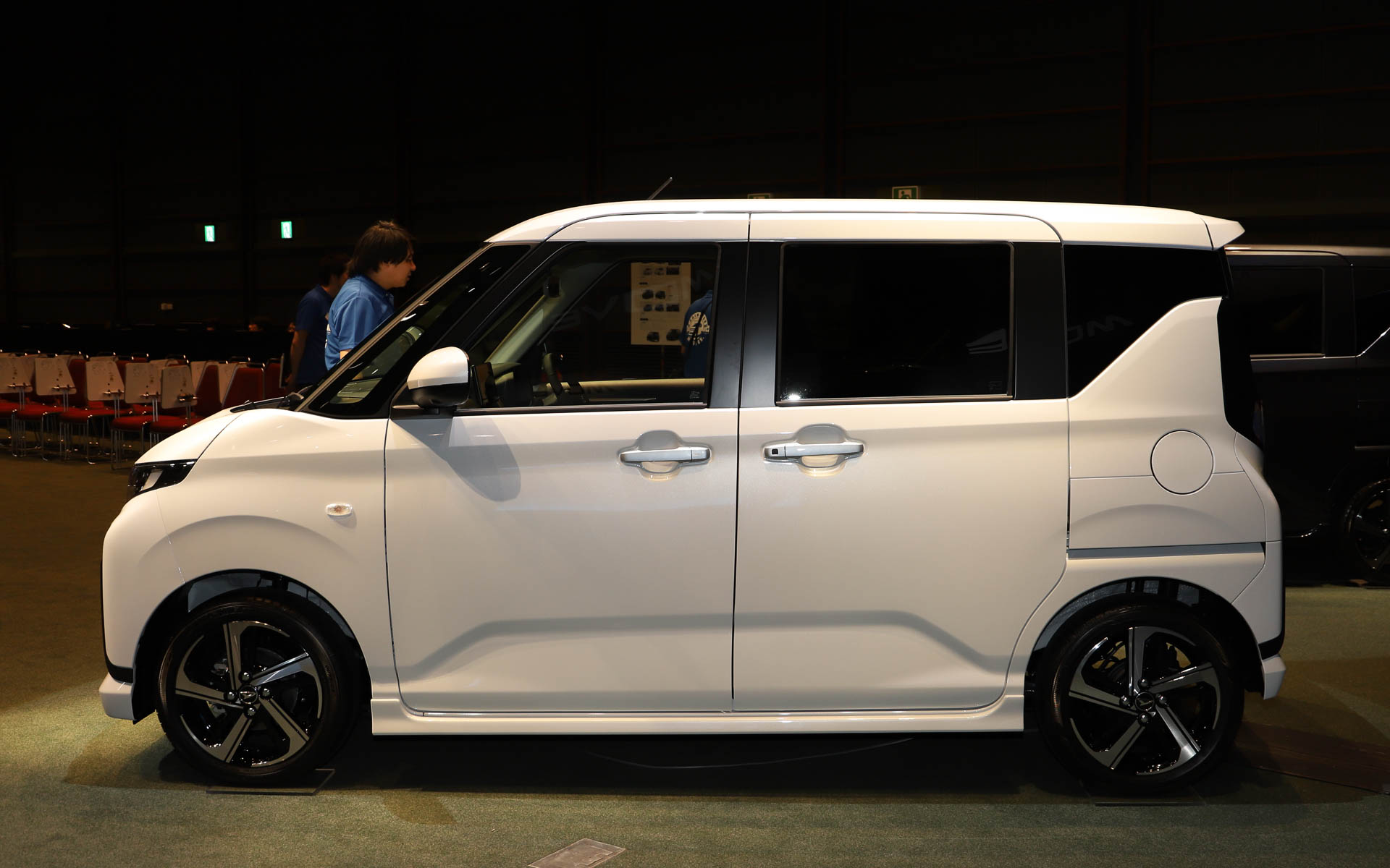 ホイールはRS標準の15インチアルミホイール（切削）を装着