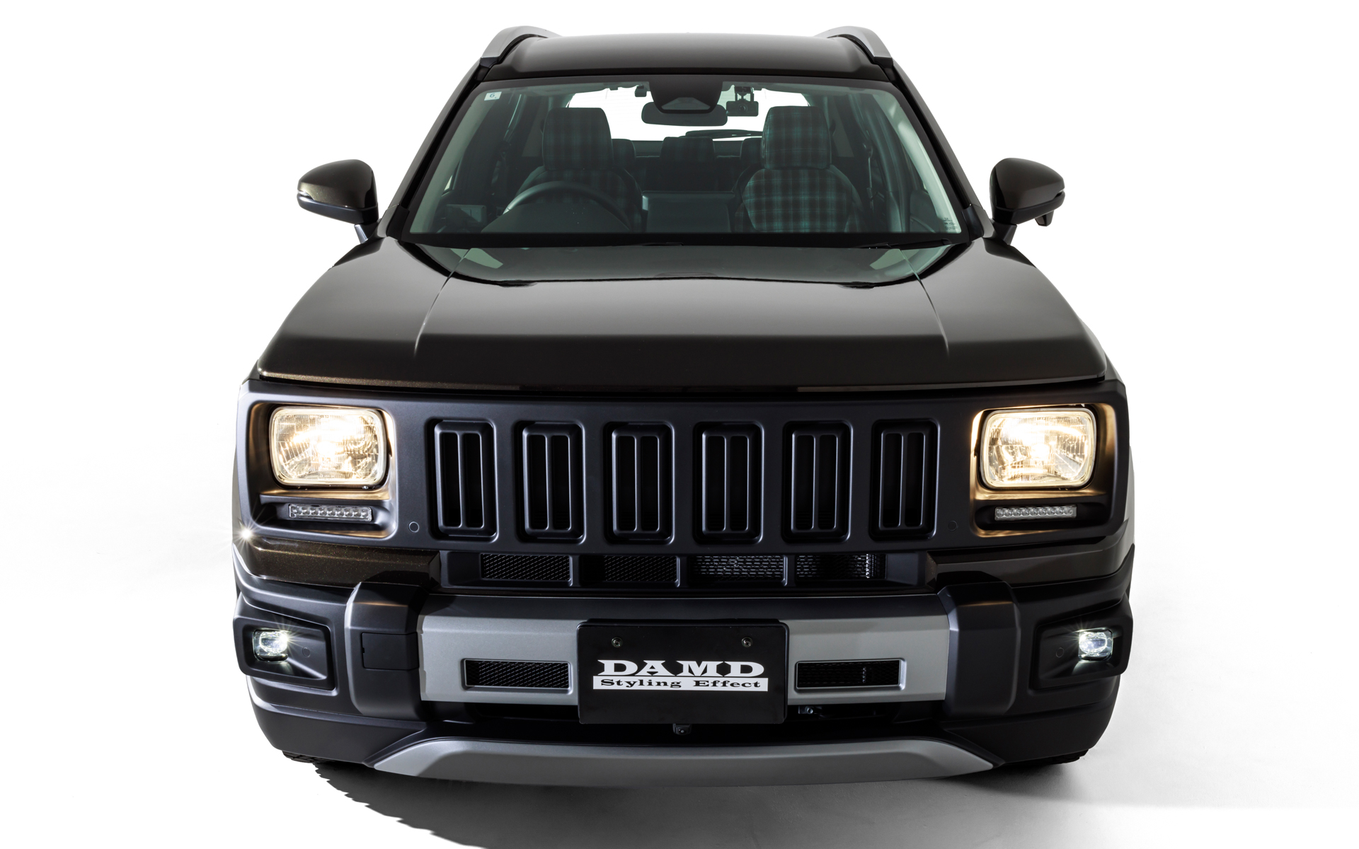 キットに付属するヘッドライトは標準はハロゲンだが、オプションでポジション付きの「専用LEDヘッドライトバルブ」も用意している