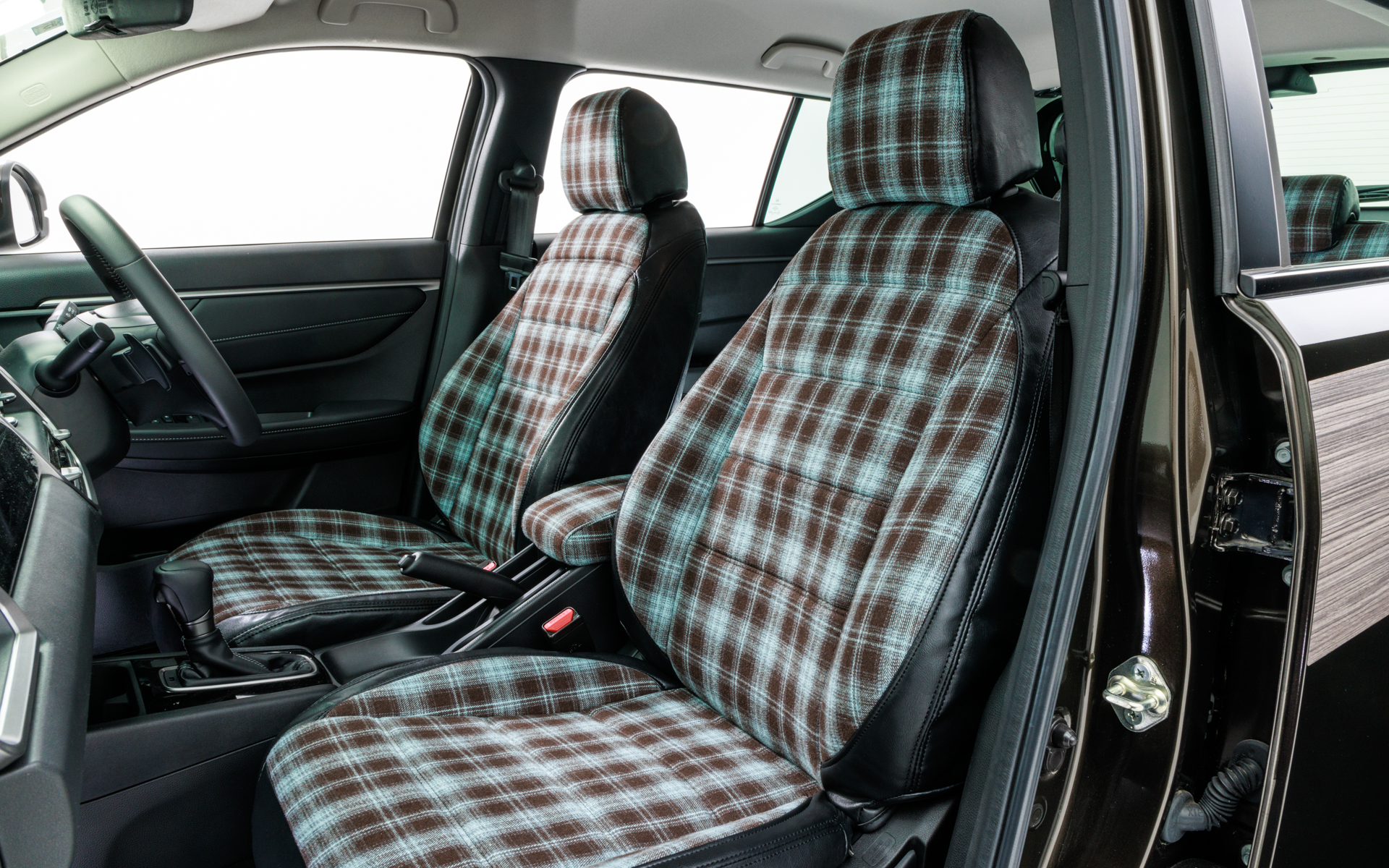 現在開発中のチェック柄シートカバー