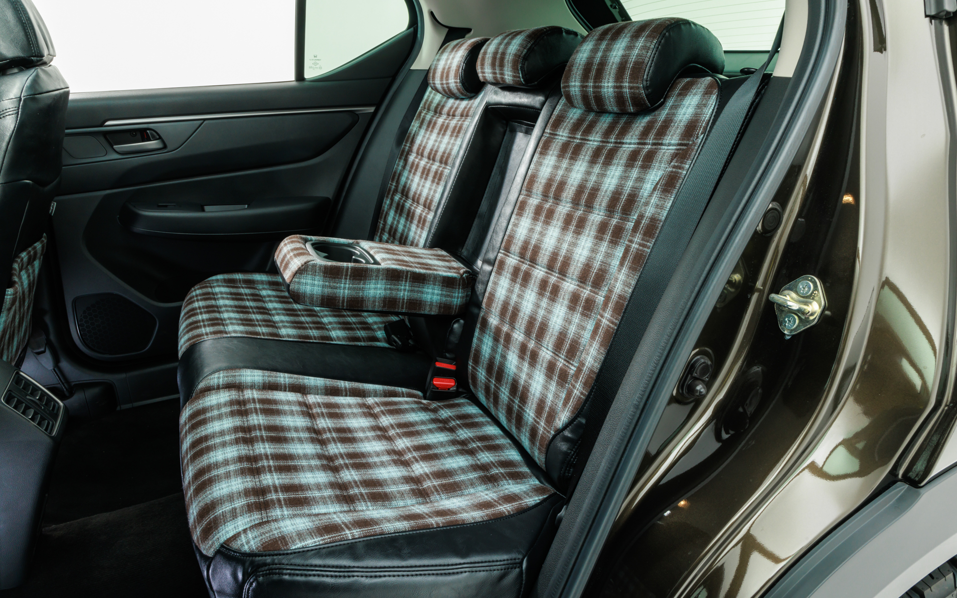 現在開発中のチェック柄シートカバー