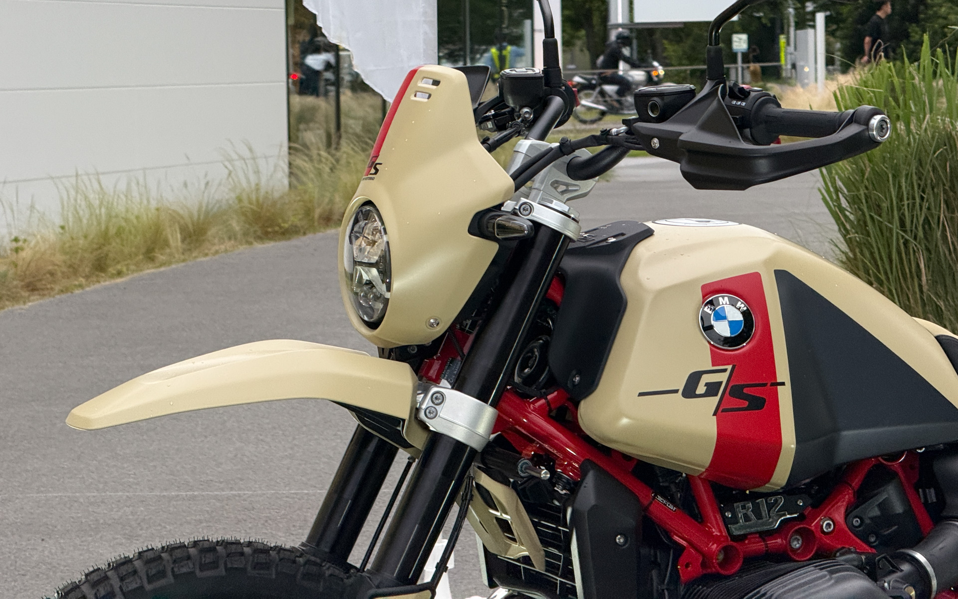 新型「R 12 G/S」