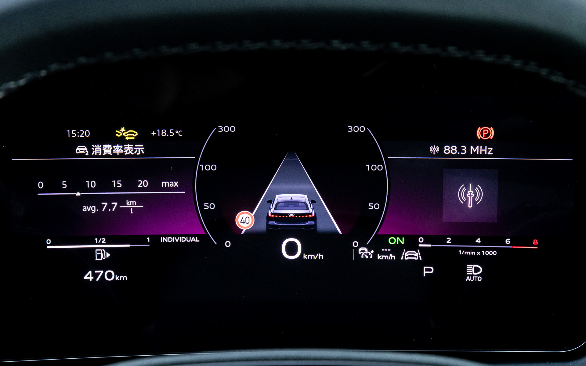 インパネまわりは11.9インチのAudi バーチャルコックピットプラスと14.5インチのMMIタッチディスプレイで構成されるとともに、各種MMIの情報表示や操作が可能な助手席用10.9インチMMIパッセンジャーディスプレイをオプションで用意