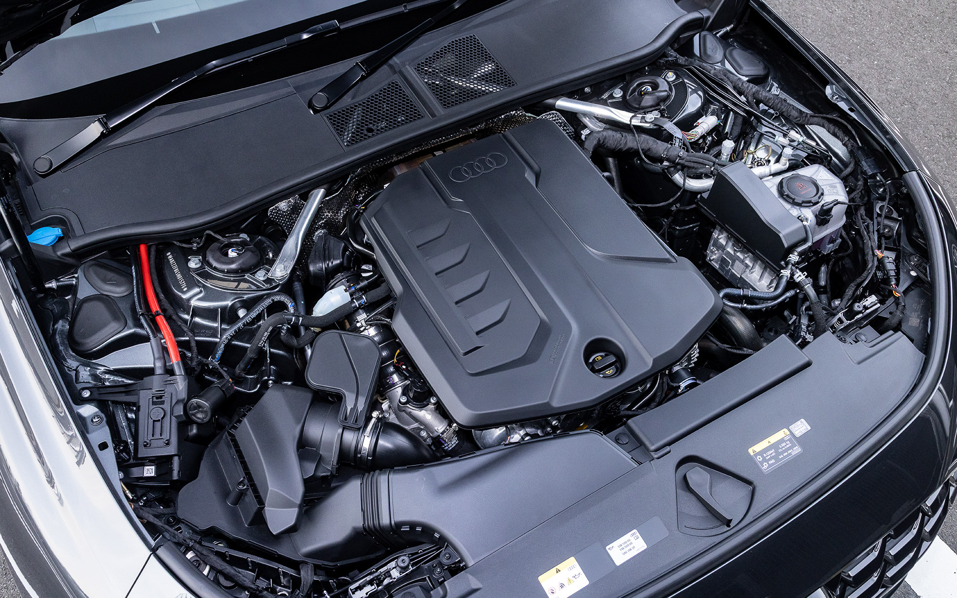 試乗したA5 TFSI quattro 150kW S lineが搭載する直列4気筒DOHC 2.0リッターターボエンジン。最高出力は150kW（204PS）/4300-6000rpm、最大トルクは340Nm（34.7kgfm）/2000-4000rpmを発生