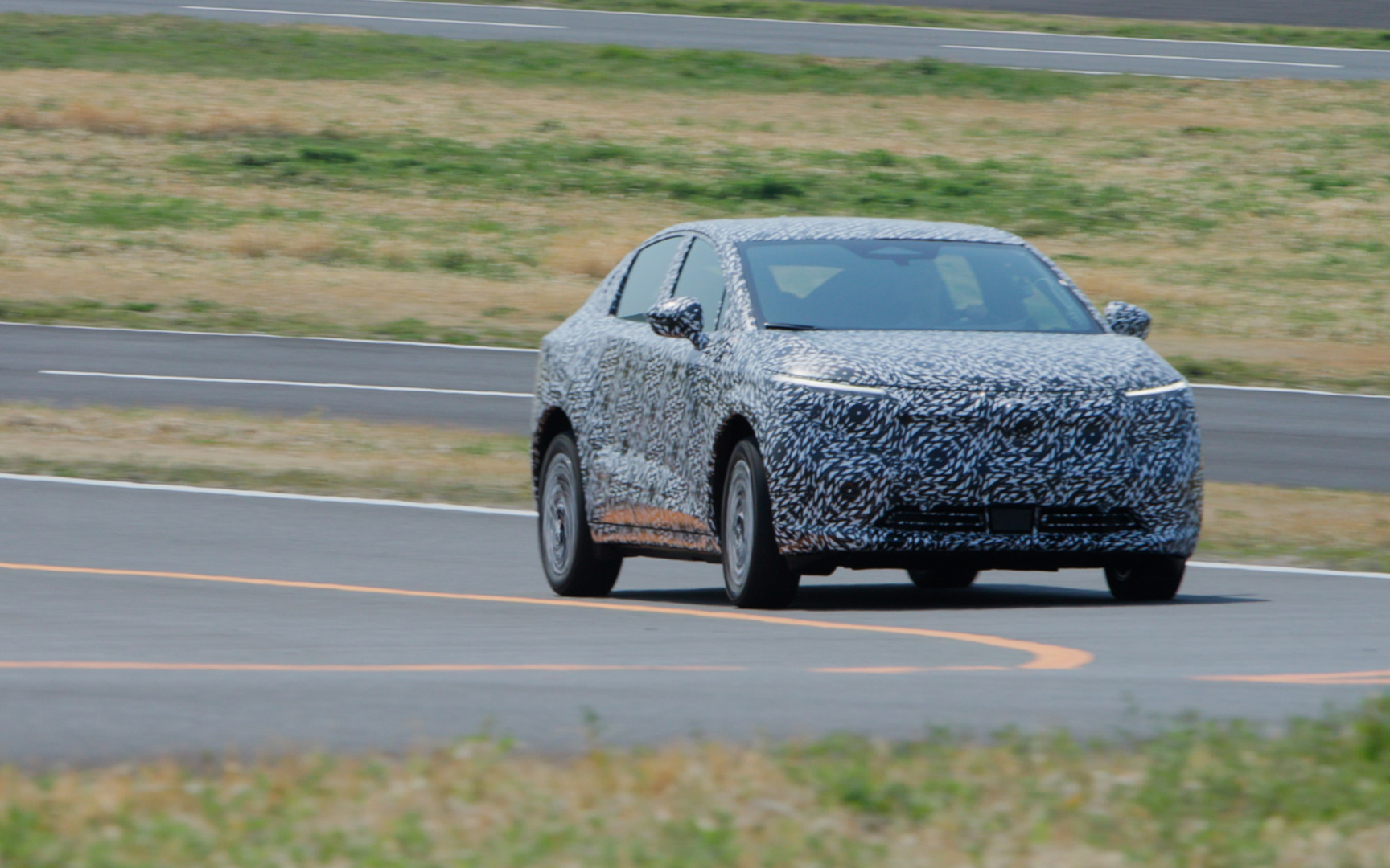 6月後半に正式発表される新型「リーフ」