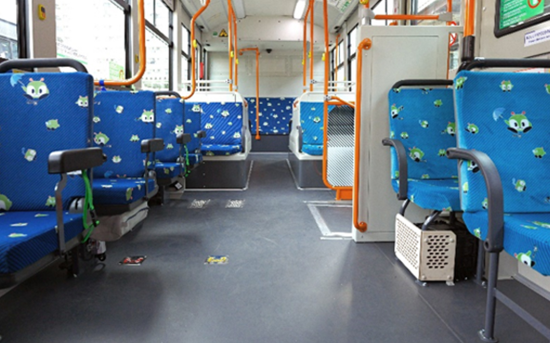 車内（フルフラットフロア）