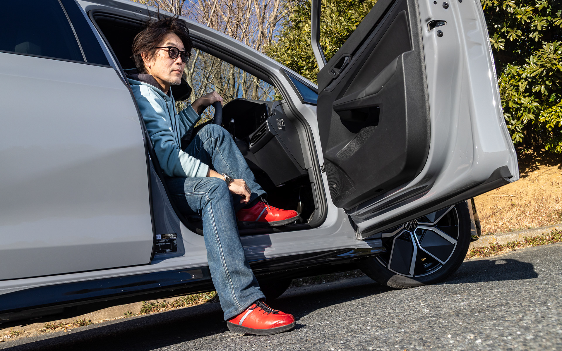 普段使いができるドライビングシューズはモータージャーナリストの必需品の1つ