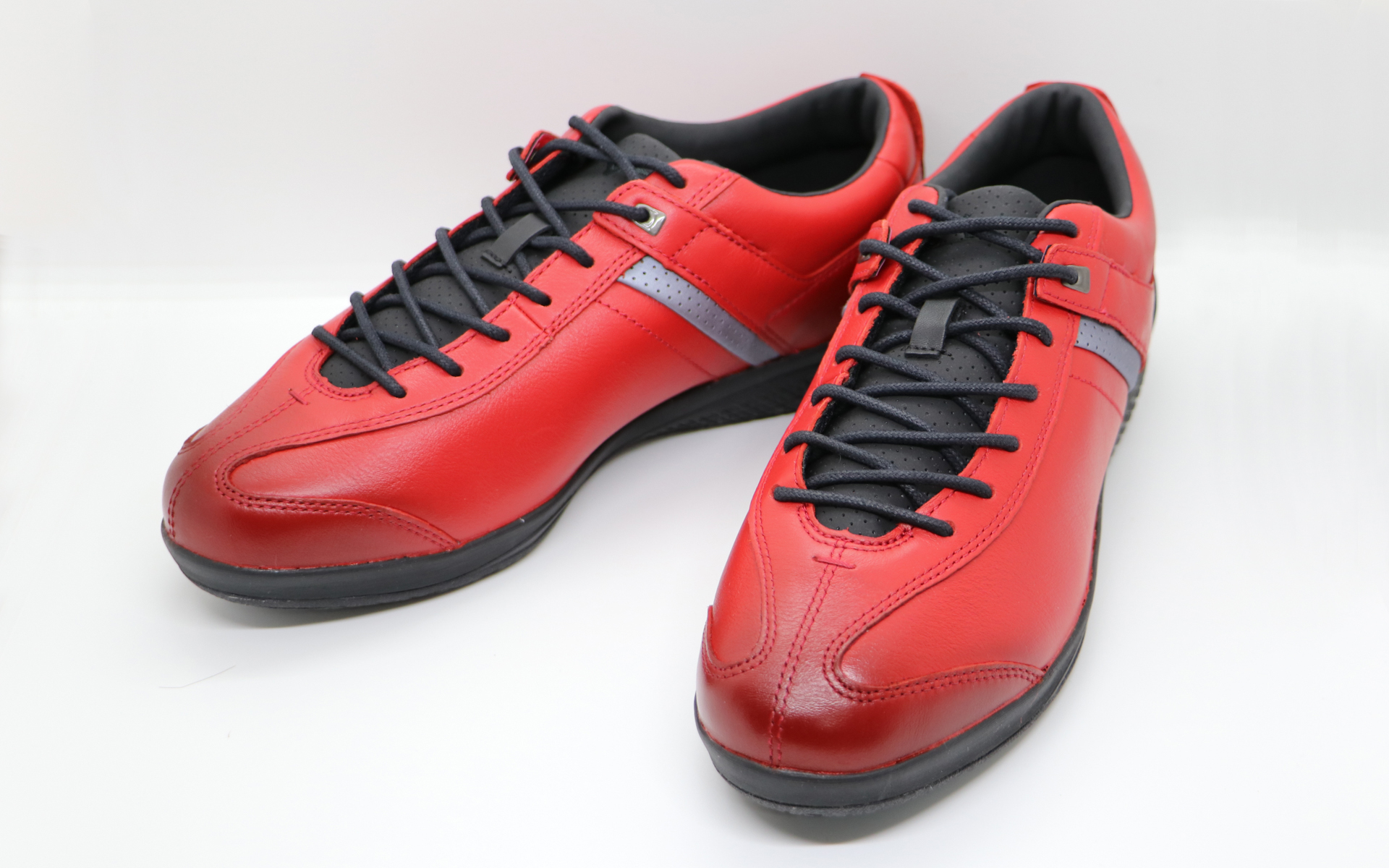 スポーツメーカーのミズノが手掛けたドライビングシューズ「ベアクラッチL」を試してみた